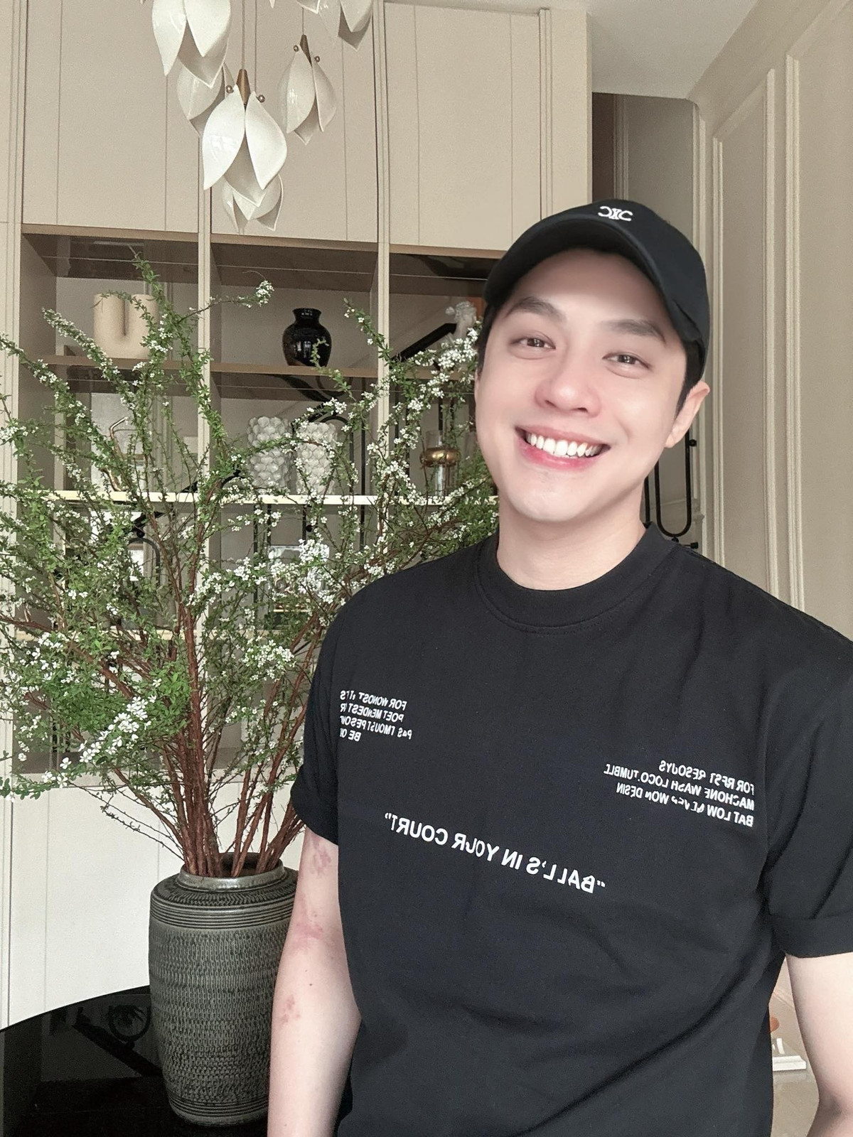 Bước sang tuổi 36, nam ca sĩ khiến người hâm mộ bất ngờ khi ngoại hình gần như không thay đổi, thậm chí còn được nhận xét ngày càng “thăng hạng”.