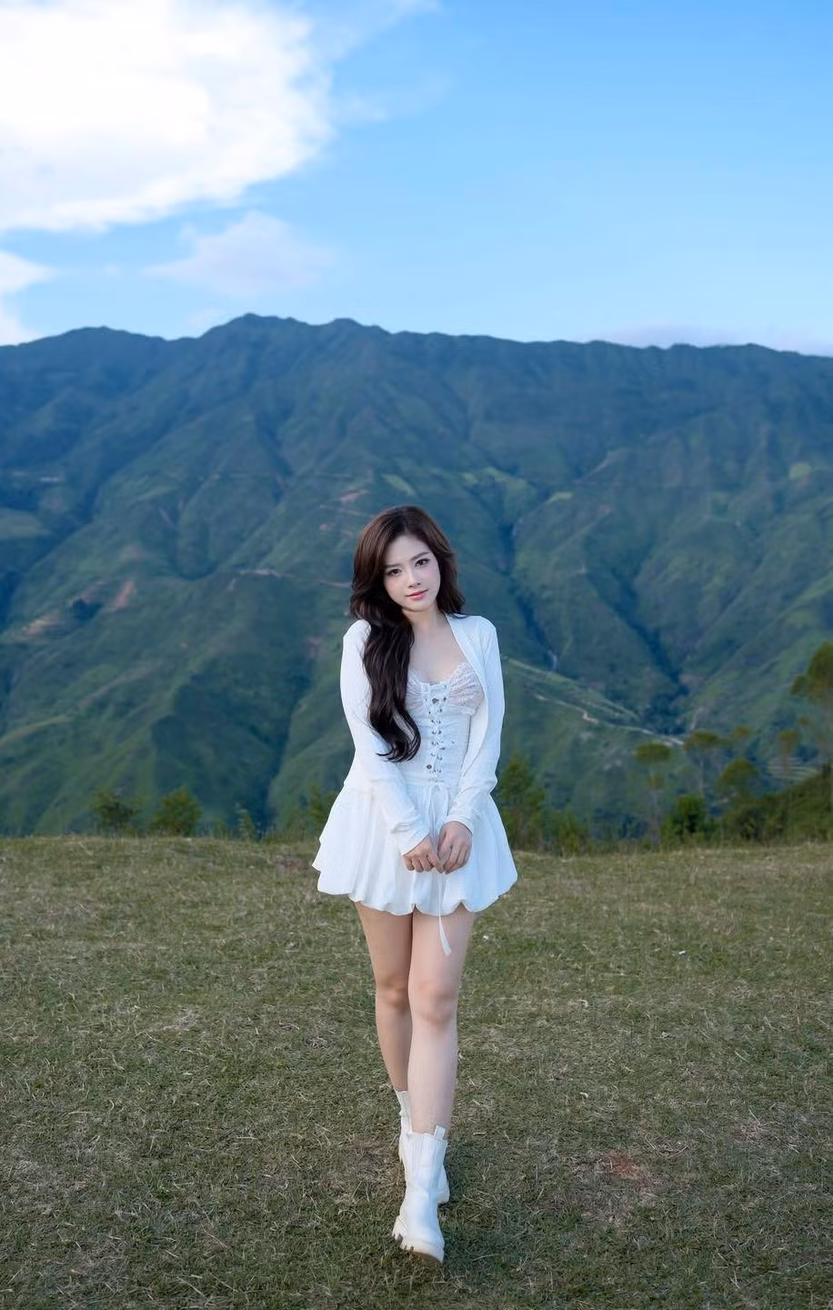 Điều khiến công chúng ngạc nhiên hơn cả là gương mặt và phong thái trẻ trung của Dương Hoàng Yến.