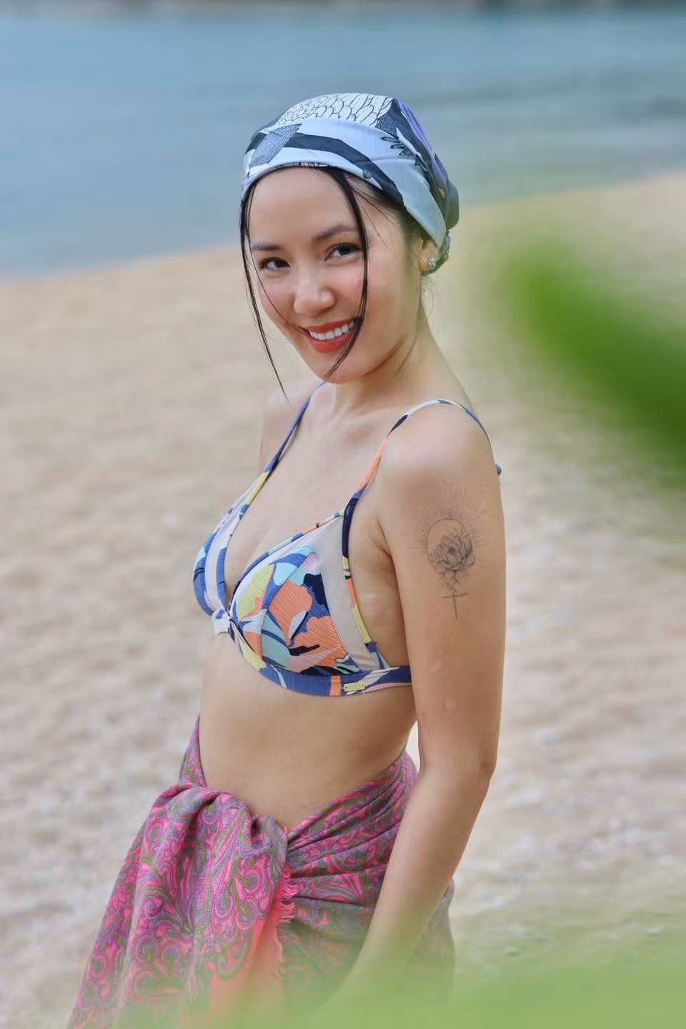 Ca sĩ Phương Linh diện bikini khoe hình xăm. Ảnh: FB Tran Phuong Linh