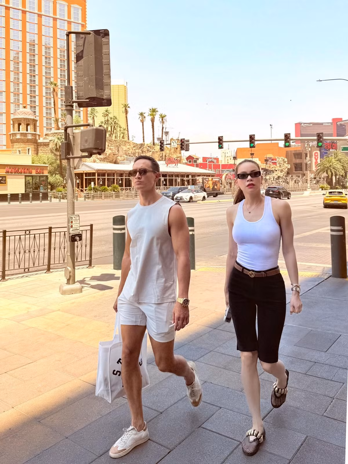 Nhiều khoảnh khắc đời thường còn được khán giả nhận xét “đẹp như tạp chí”, toát lên vẻ sang trọng chuẩn phong cách quiet luxury.