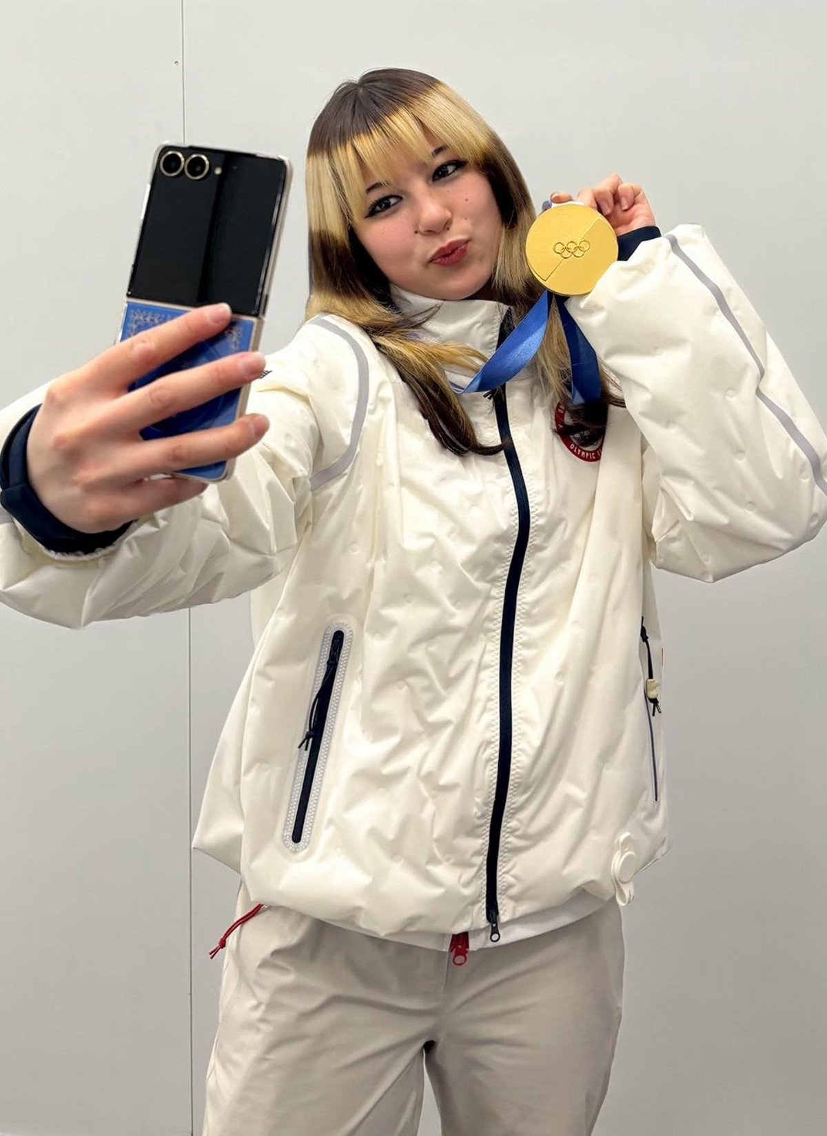 Sau kỳ Olympic, sức hút của cô bùng nổ mạnh mẽ trên mạng xã hội. Tài khoản Instagram cá nhân từ hơn 200.000 người theo dõi đã tăng vọt lên 7 triệu chỉ trong thời gian ngắn và tiếp tục tăng.