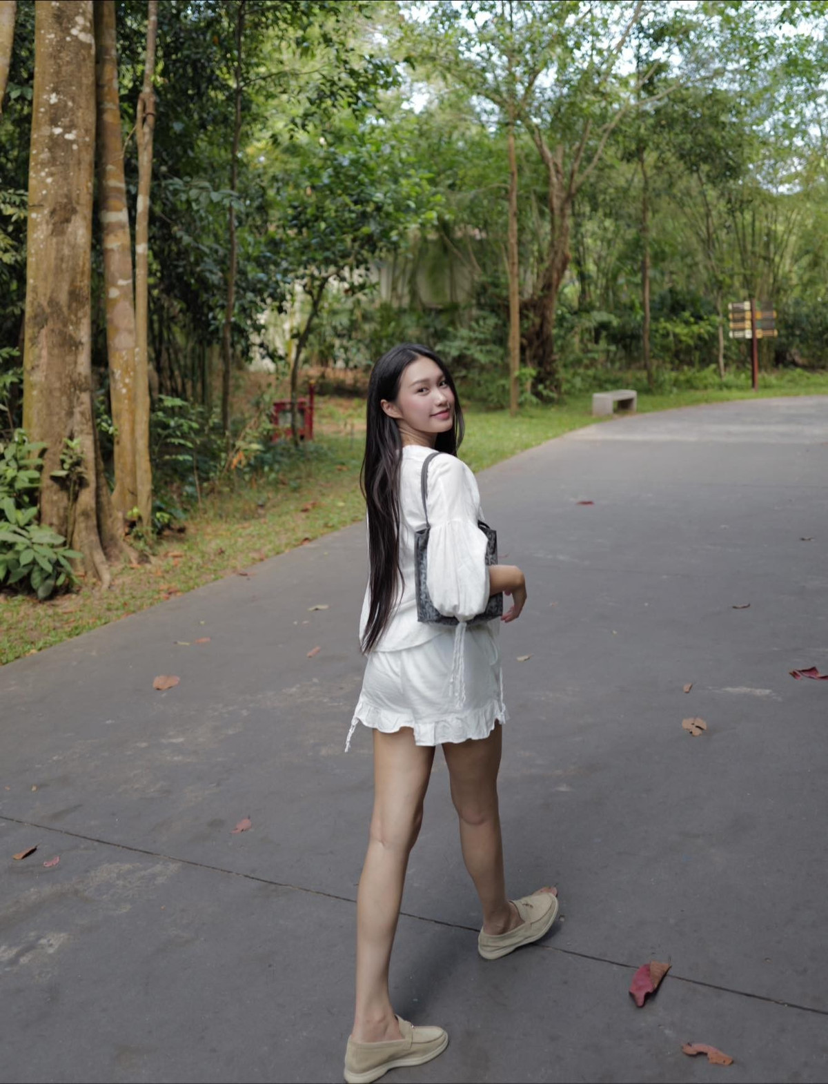 Người đẹp Doãn Hải My khoe du lịch ở nơi nắng đẹp. Ảnh: FB Doan Hai My