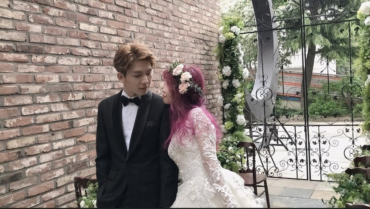 Ca sĩ Khởi My khoe ảnh cưới hiếm hoi ở Hàn Quốc với ông xã Kelvin Khánh. Ảnh: FB Trần Khởi My