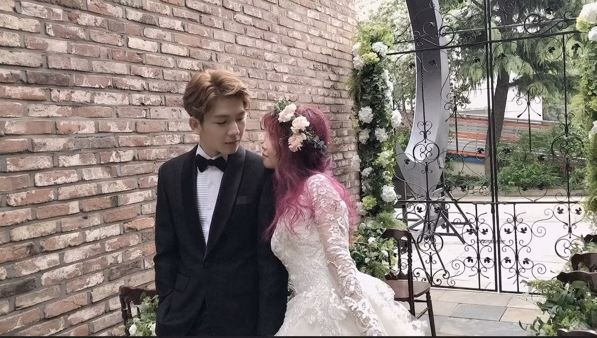 Ca sĩ Khởi My khoe ảnh cưới hiếm hoi ở Hàn Quốc với ông xã Kelvin Khánh. Ảnh: FB Trần Khởi My