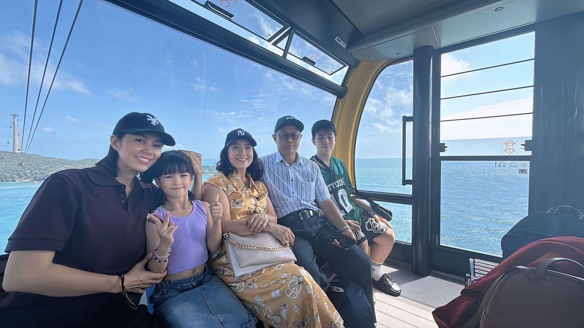 Lê Phương đưa gia đình đi nghỉ hè ở Phú Quốc. Ảnh: FB Lê Phương