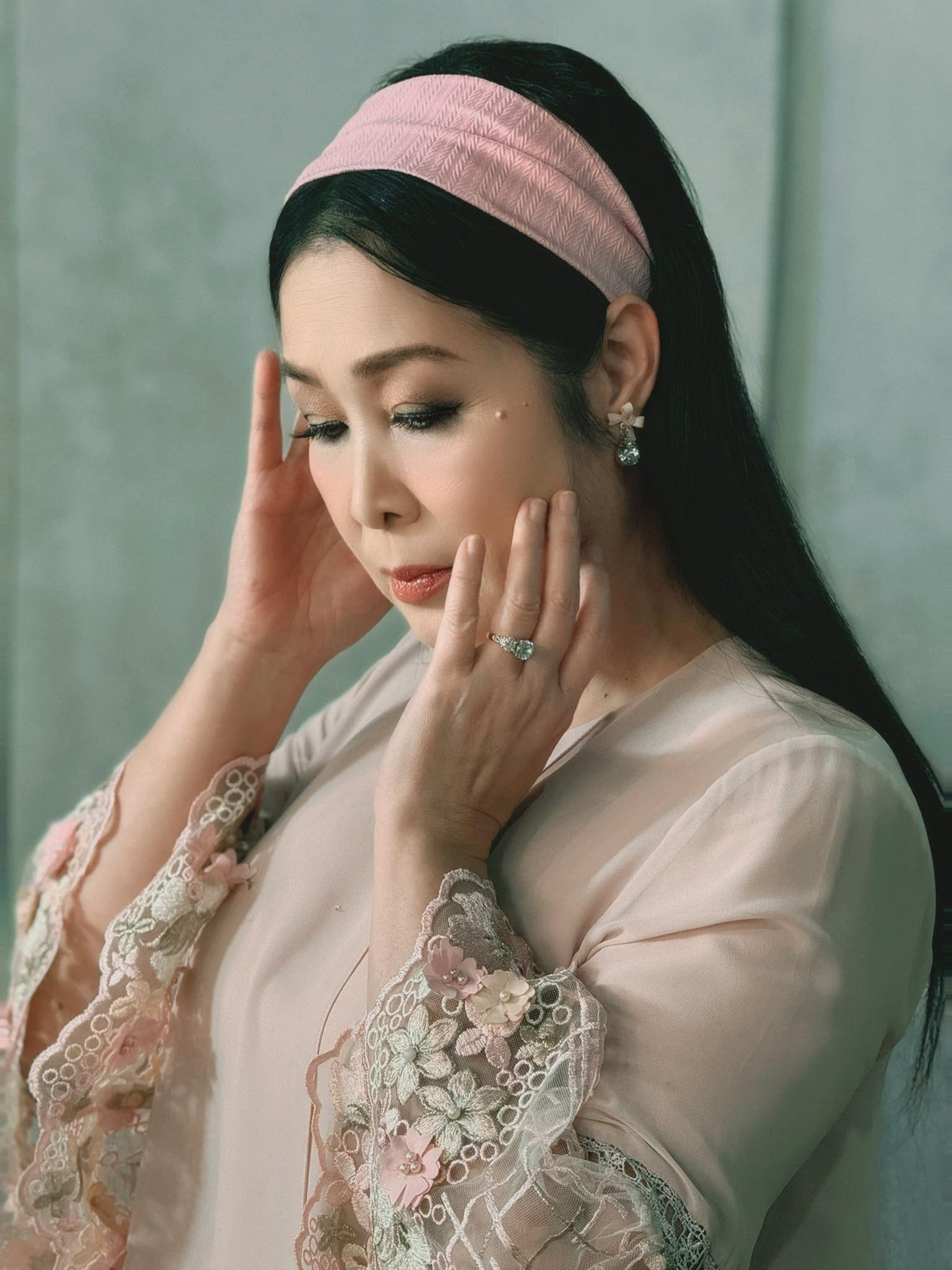 Nghệ sĩ Hồng Vân chia sẻ: "Vô cùng trân trọng ngưỡng mộ những con người sống có trách nhiệm luôn giữ lời hứa và sống có trước có sau". Ảnh: FB Hồng Vân