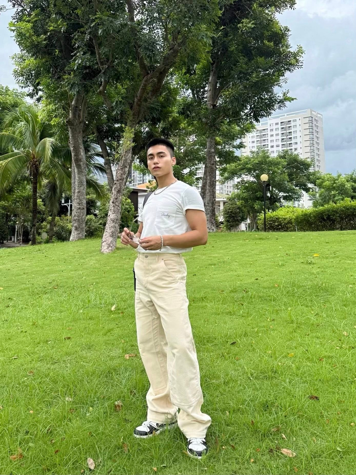 Mono tung bộ ảnh: "Tươi như mới tưới". Ảnh: FB Mono