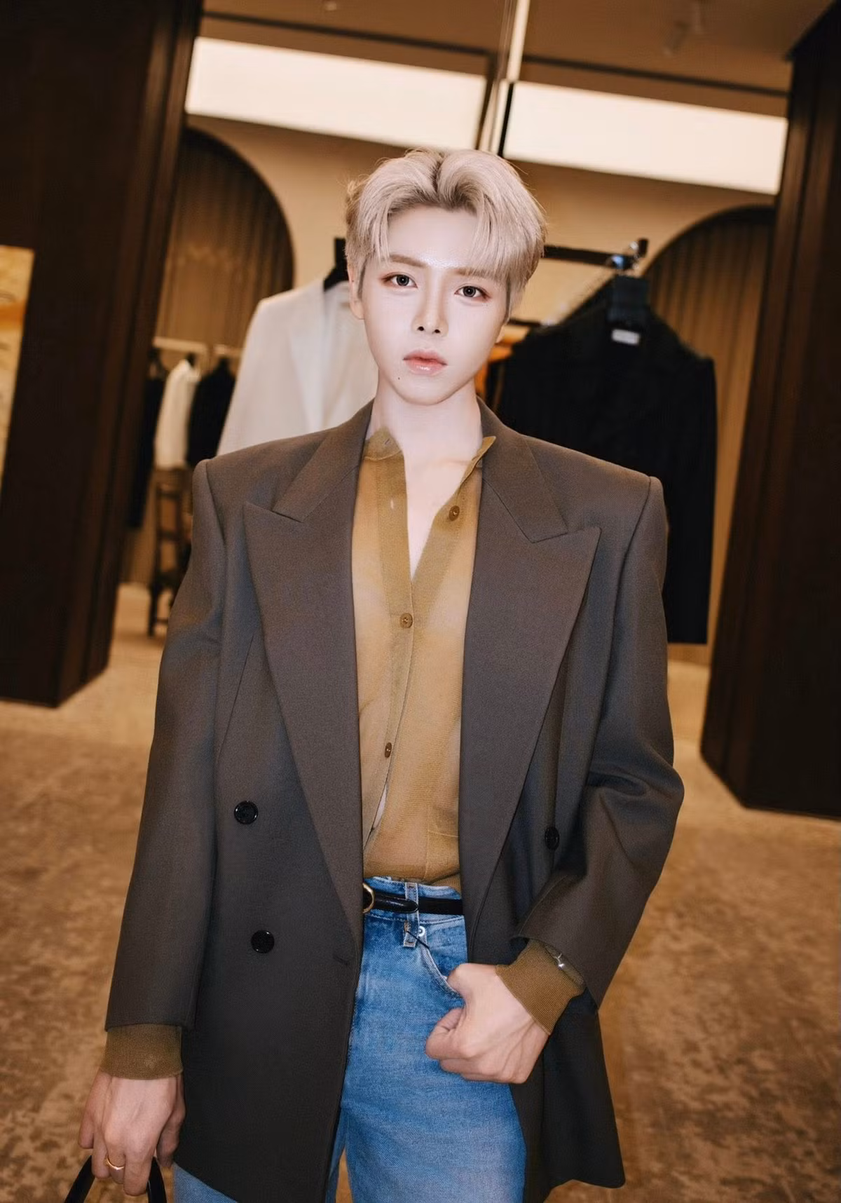 Từ một chàng trai 18 tuổi rụt rè, thiếu tự tin, Đức Phúc đã vượt qua rào cản ngoại hình để trở thành “nam thần” tỏa sáng của làng nhạc Việt. Ảnh: FB Đức Phúc