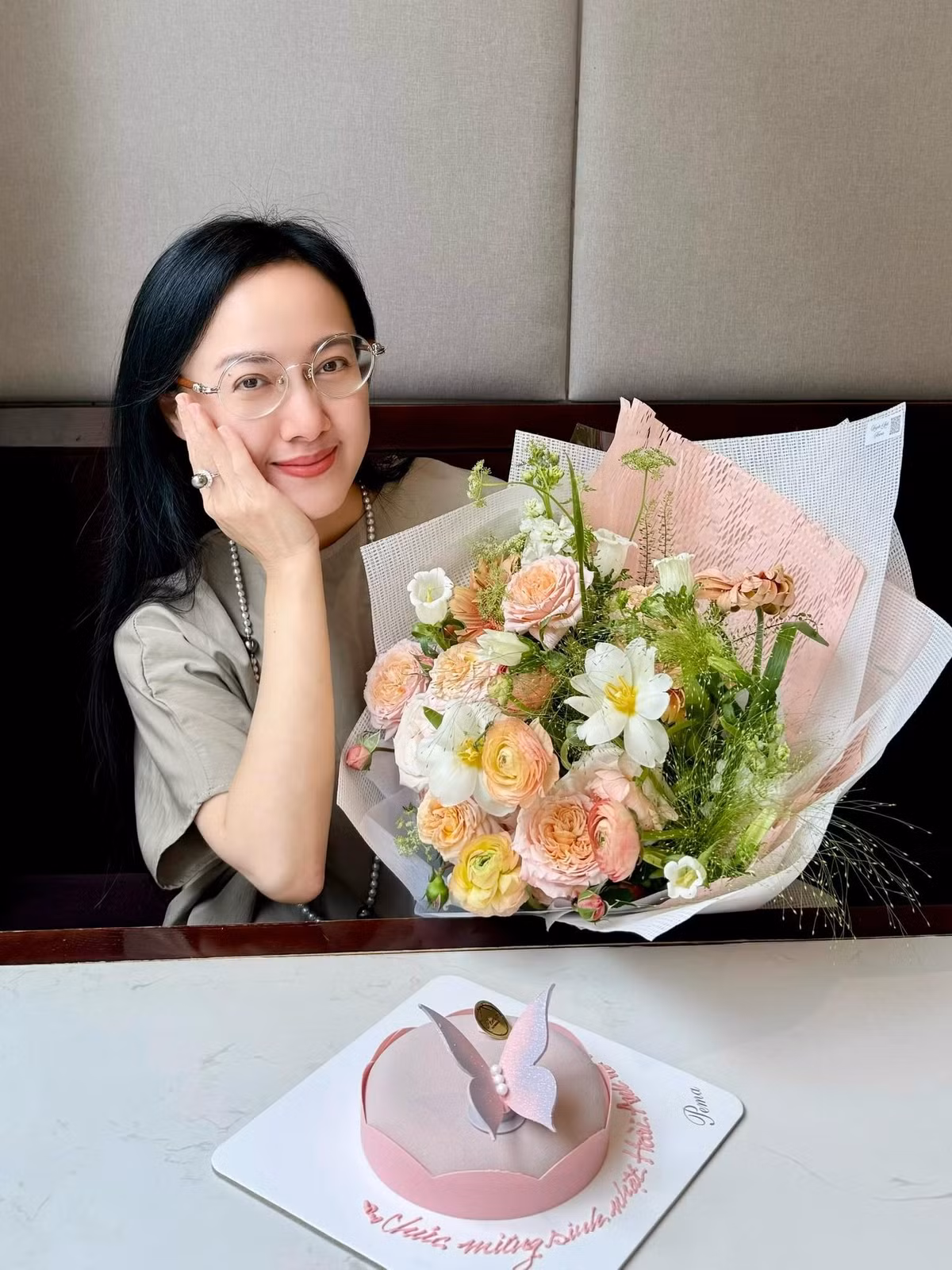 Bước sang tuổi 46, Hoài Anh tiếp tục trở thành tâm điểm chú ý khi xuất hiện với diện mạo tươi tắn.