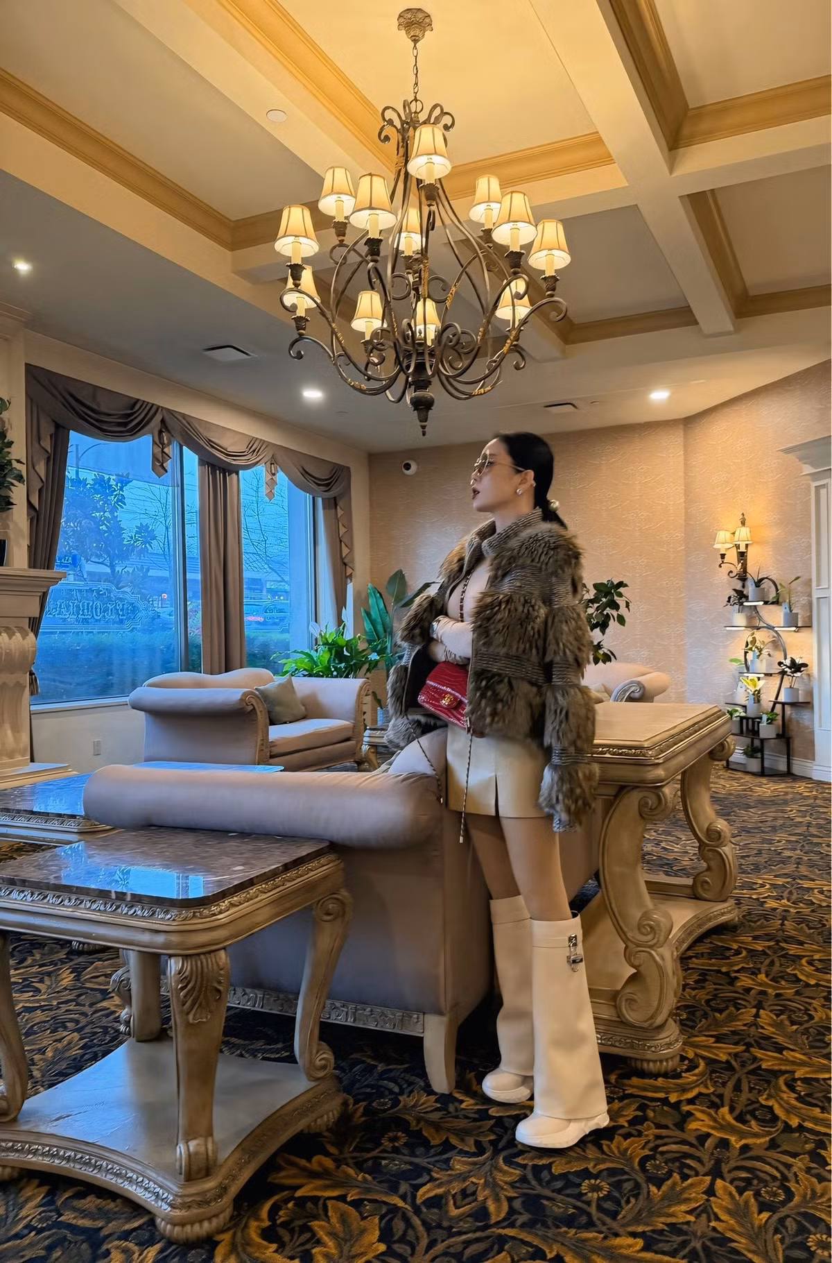 Từ ngày công khai hẹn hò với người yêu kém tuổi Lâm Bảo Châu, ca sĩ Lệ Quyên như 'lột xác' bản thân.