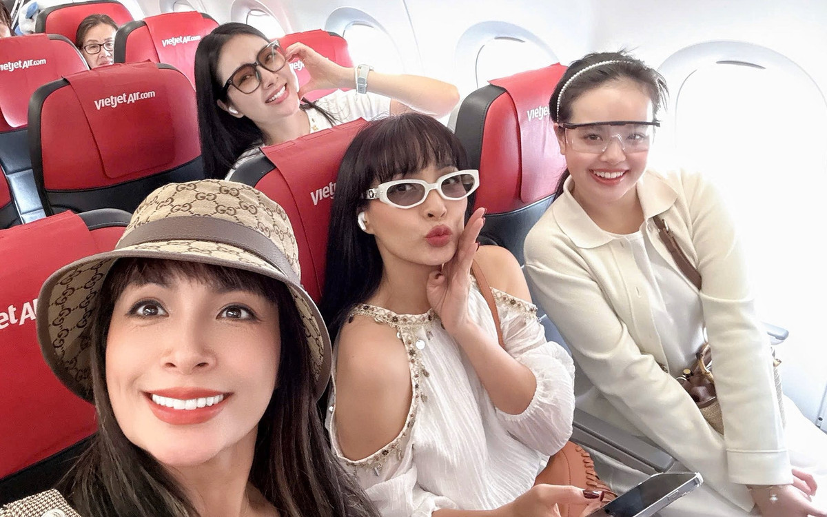 Gia đình Thúy Hạnh vốn nổi tiếng gắn bó và yêu nghệ thuật. Nữ siêu mẫu từng chia sẻ rằng cả nhà thường xuyên đi du lịch, tham dự sự kiện cùng nhau và lưu giữ nhiều khoảnh khắc chung.