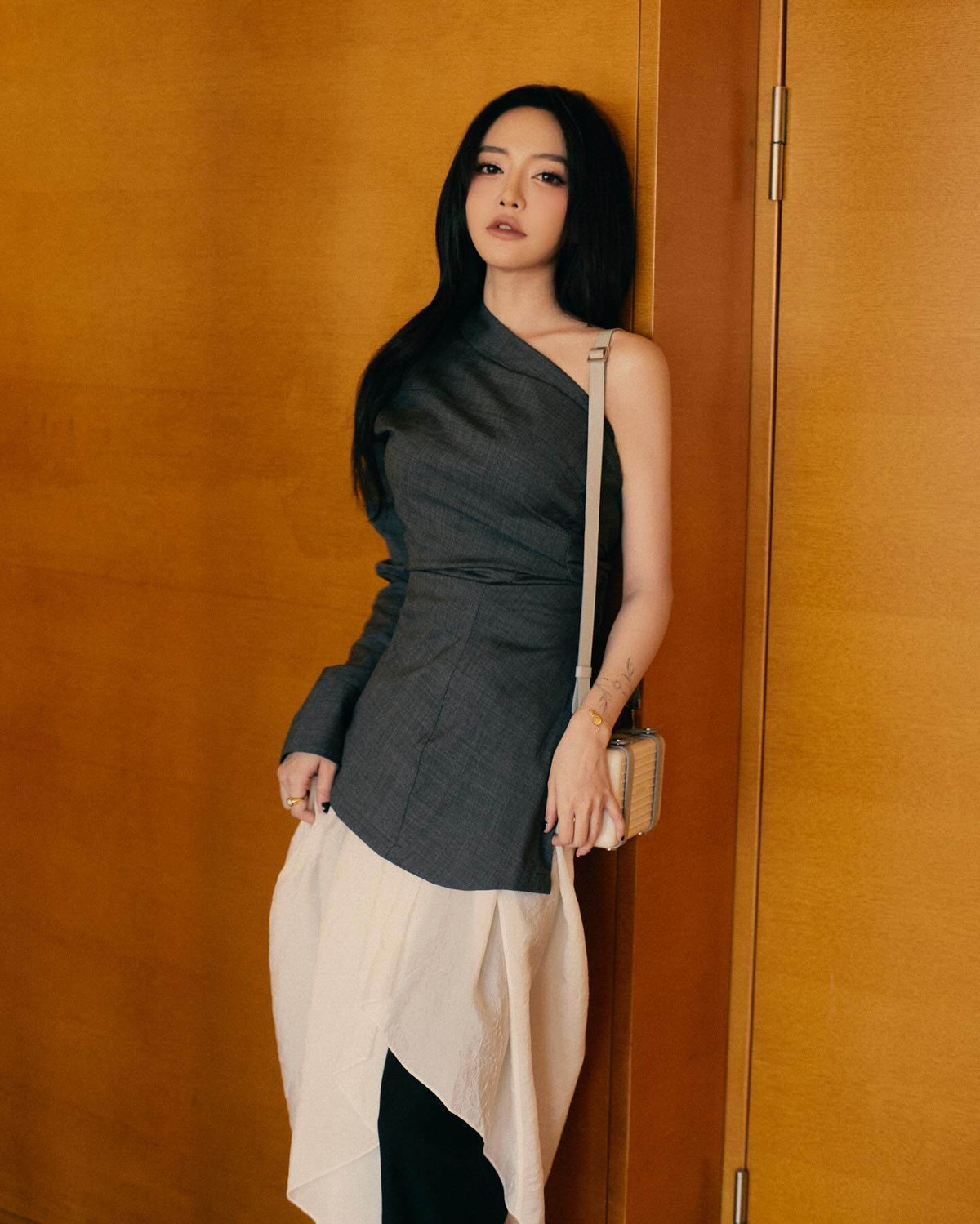 Từ gương mặt hài hòa, sống mũi cao thanh thoát đến đường nét sắc sảo, Bích Phương khiến nhiều khán giả phải thốt lên: “Đẹp đến suýt không nhận ra”.