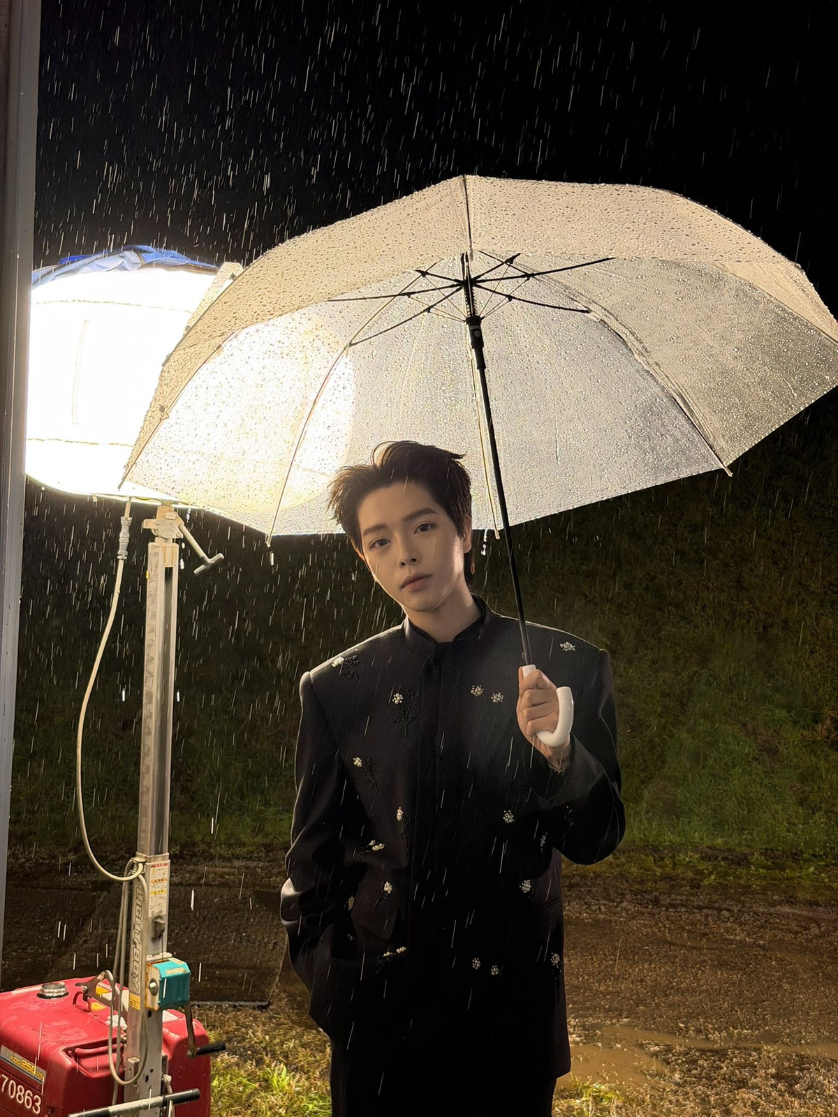 Ca sĩ Đức Phúc thả thính "Anh sẽ đến bên em như cơn mưa rào năm ấy". Ảnh: FB Đức Phúc