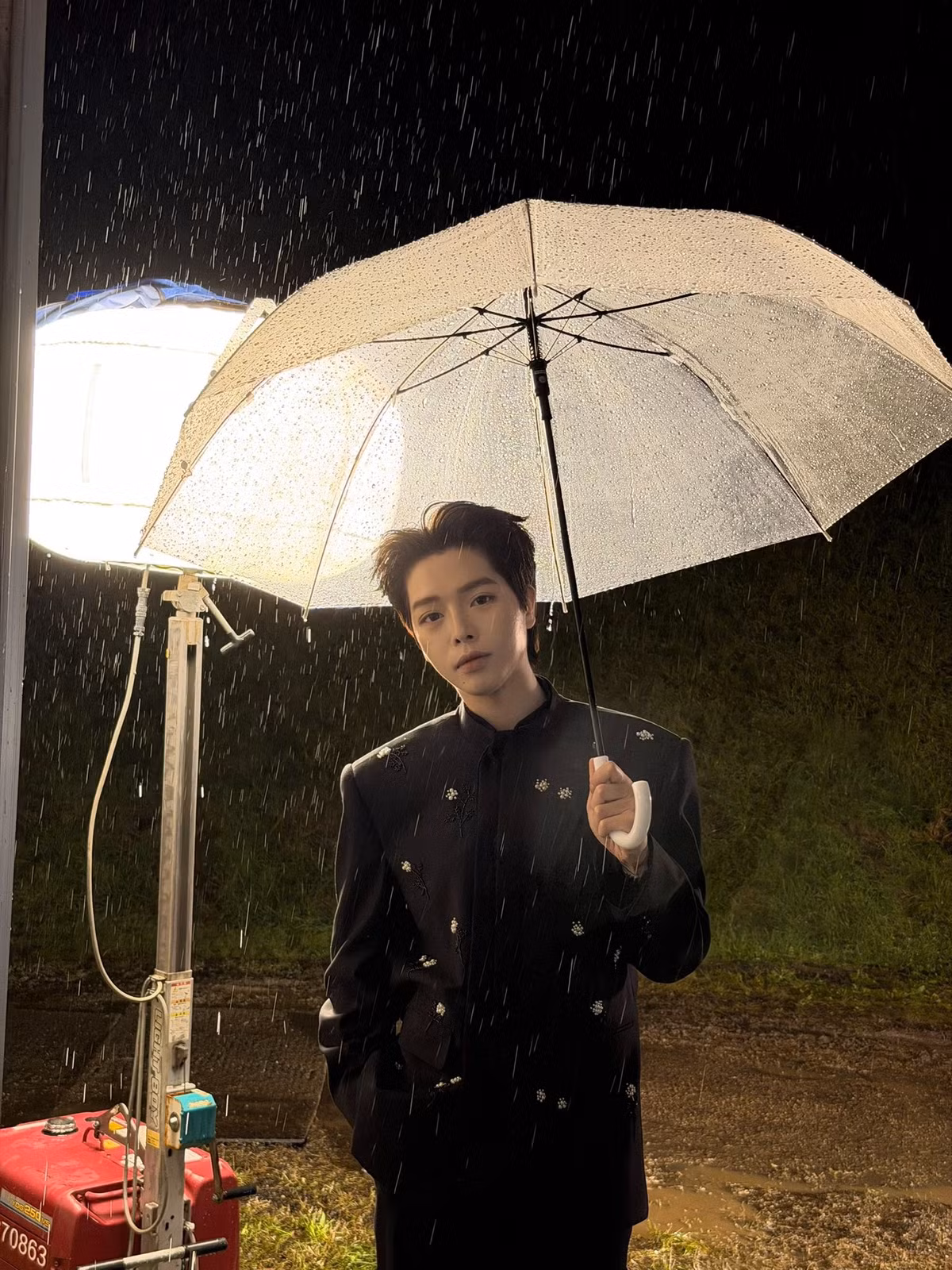 Ca sĩ Đức Phúc thả thính "Anh sẽ đến bên em như cơn mưa rào năm ấy". Ảnh: FB Đức Phúc