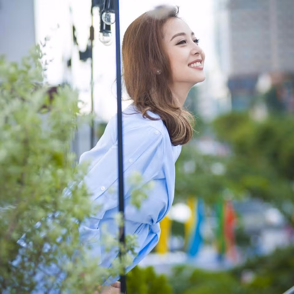 Jennifer Phạm được khen không có dấu hiệu sinh nở dù đã sinh bốn con khi khoe ảnh mới. Ảnh: FB Jennifer Pham