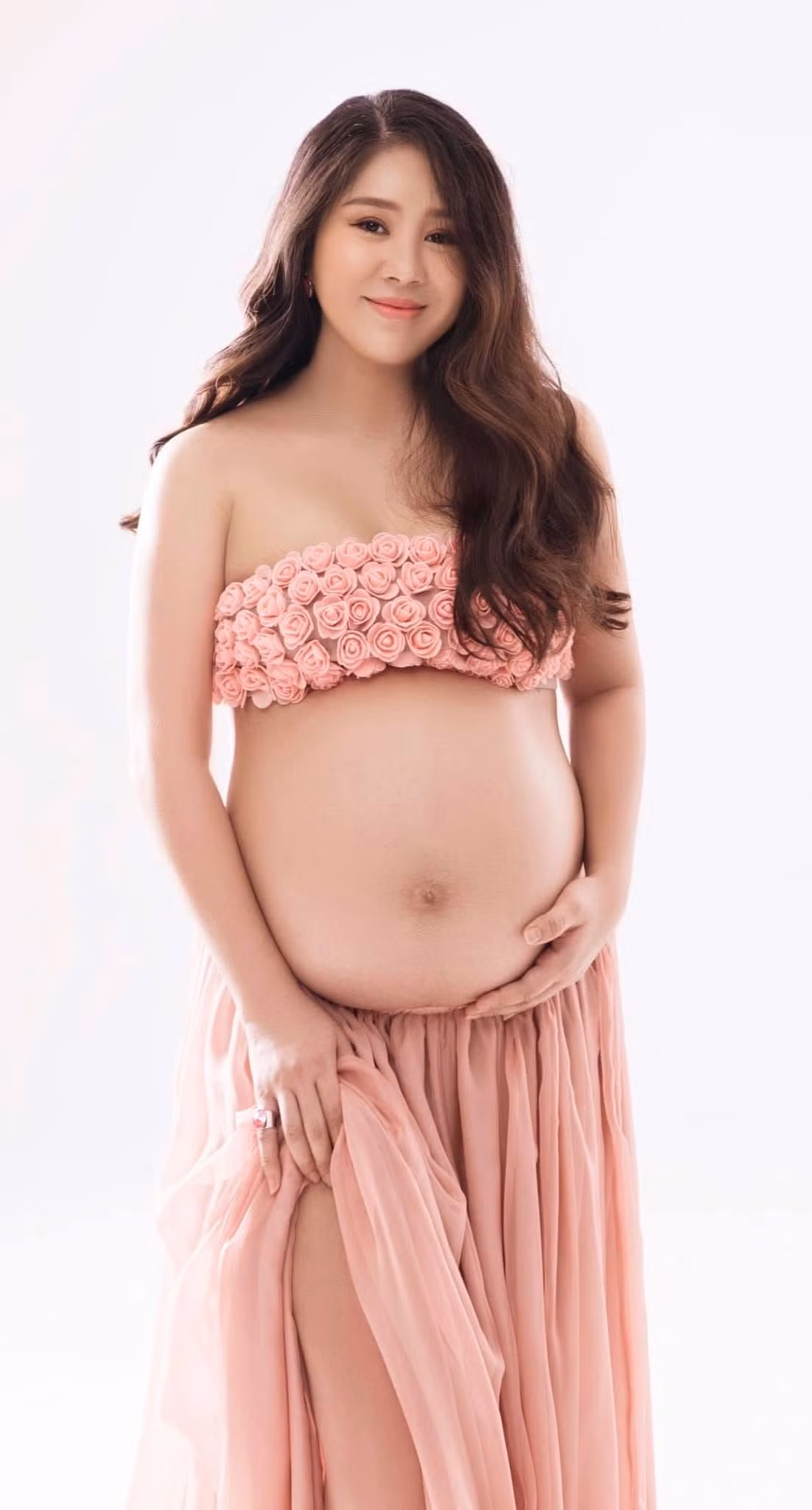 Tin tức sao Việt 8/6: Diễn viên Lê Phương chia sẻ lại những khoảnh khắc lúc mang bầu ái nữ thứ 2. Ảnh: FB Lê Phương