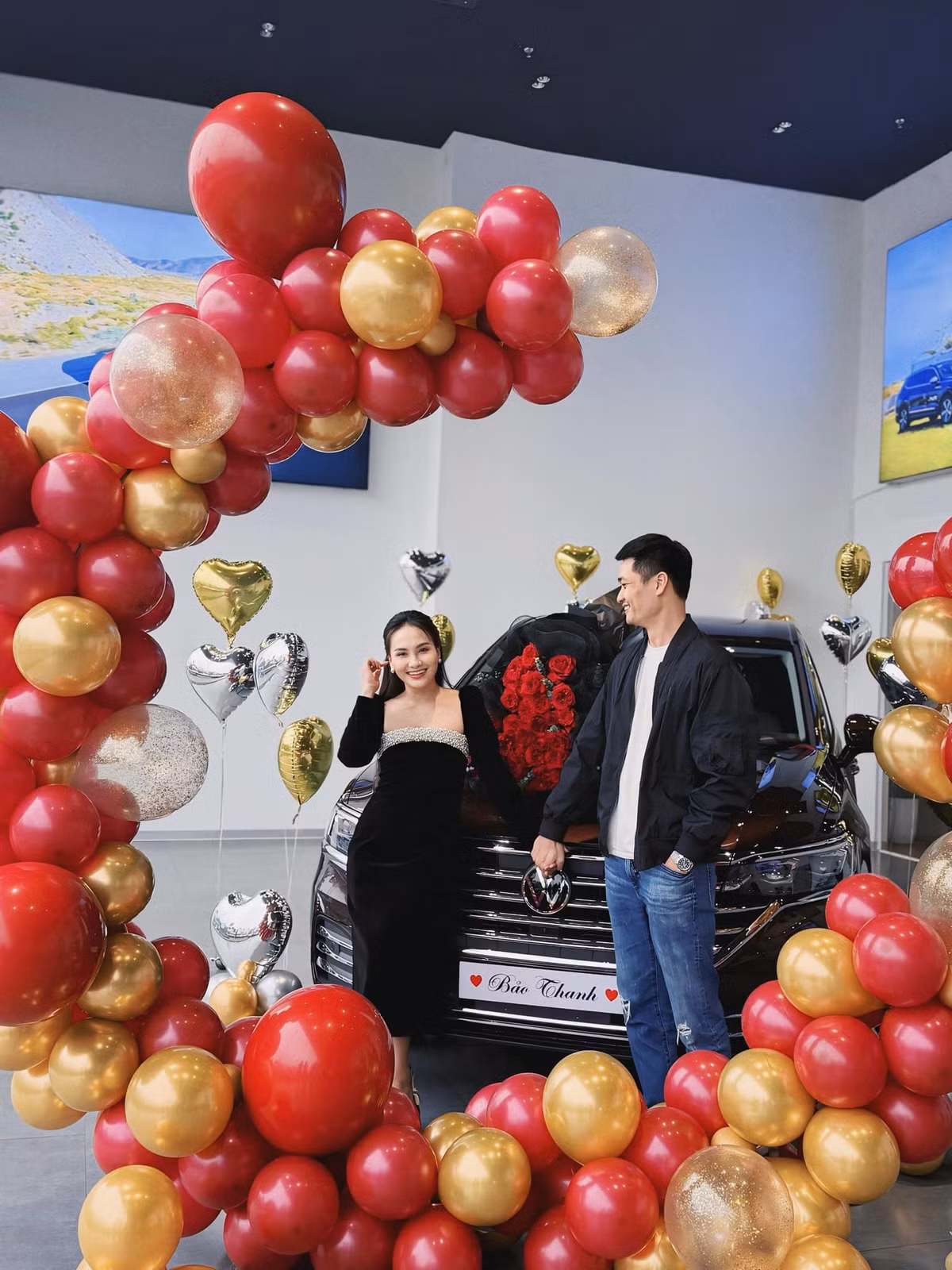 Vào đầu năm 2025, nữ diễn viên Bảo Thanh cùng ông xã đi nhận chiếc xe hơi mới tậu.