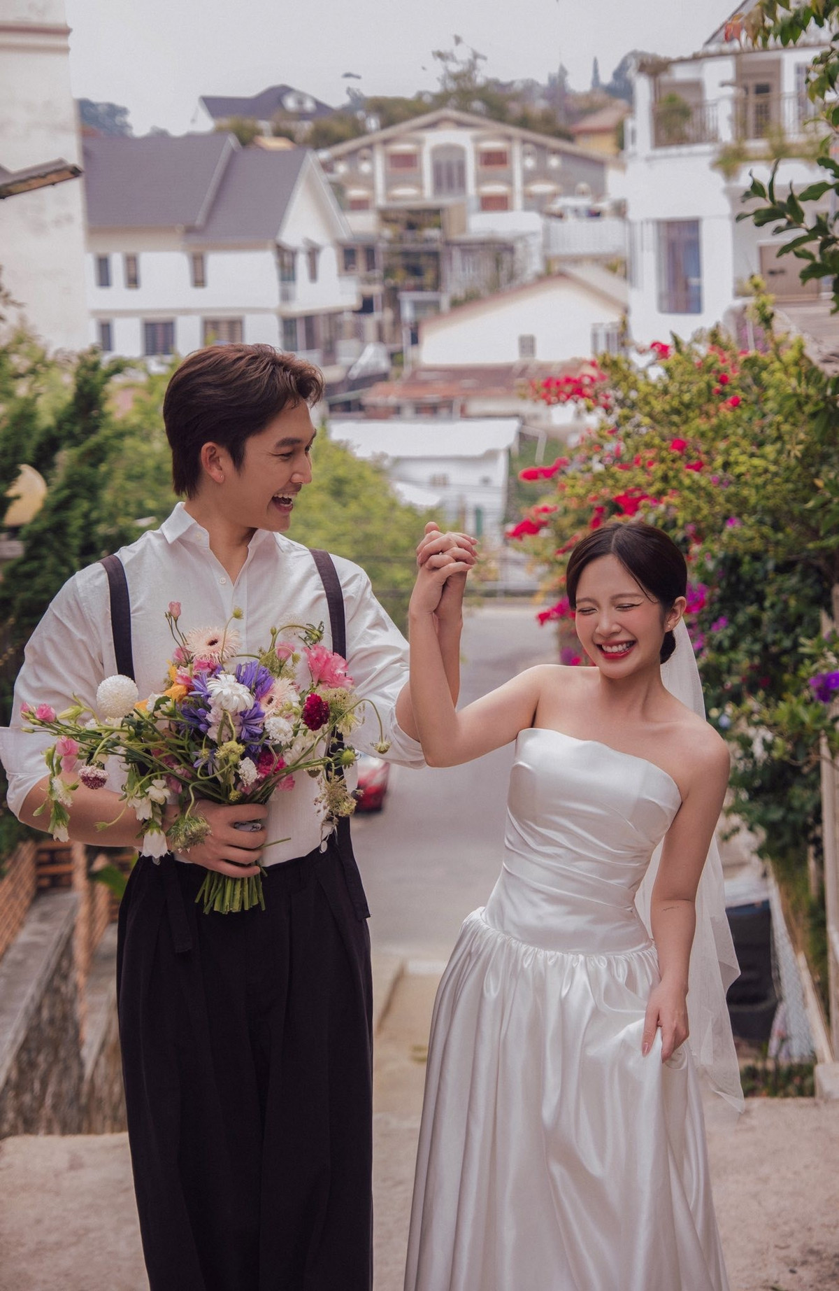 Bộ ảnh cưới của Đình Tú - Ngọc Huyền được khán giả khen như trong các phim thanh xuân. Ảnh: FB Nguyễn Đình Tú