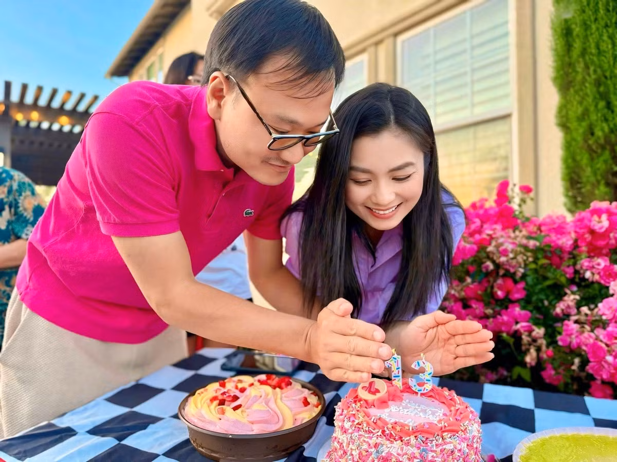 Vợ chồng Diệu Hương mừng sinh nhật con gái 13 tuổi ở Mỹ. Ảnh: FB Diệu Hương