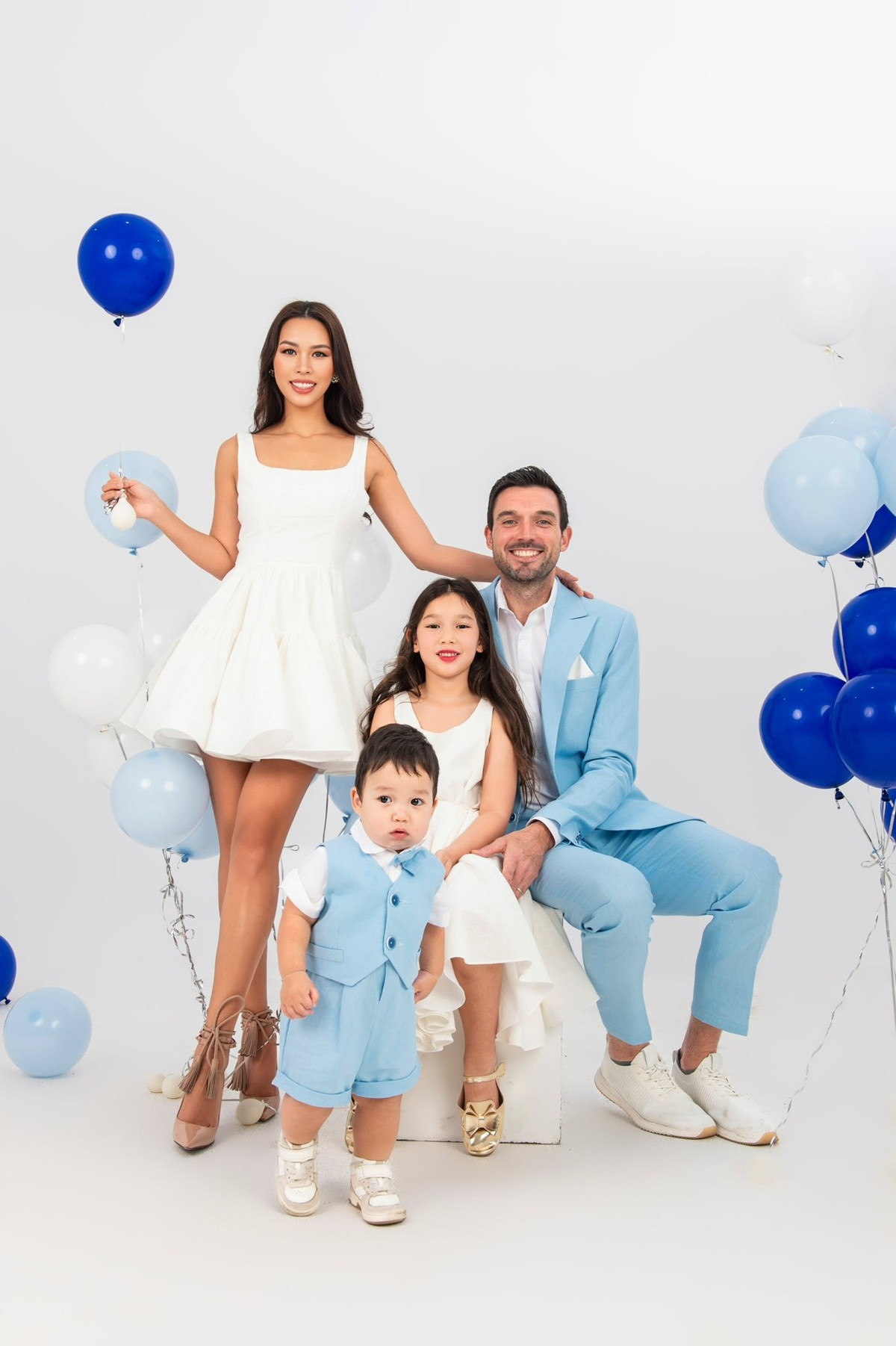 Bộ ảnh gia đình siêu mẫu Hà Anh mừng sinh nhật quý tử. Ảnh: FB Ha Anh Vu