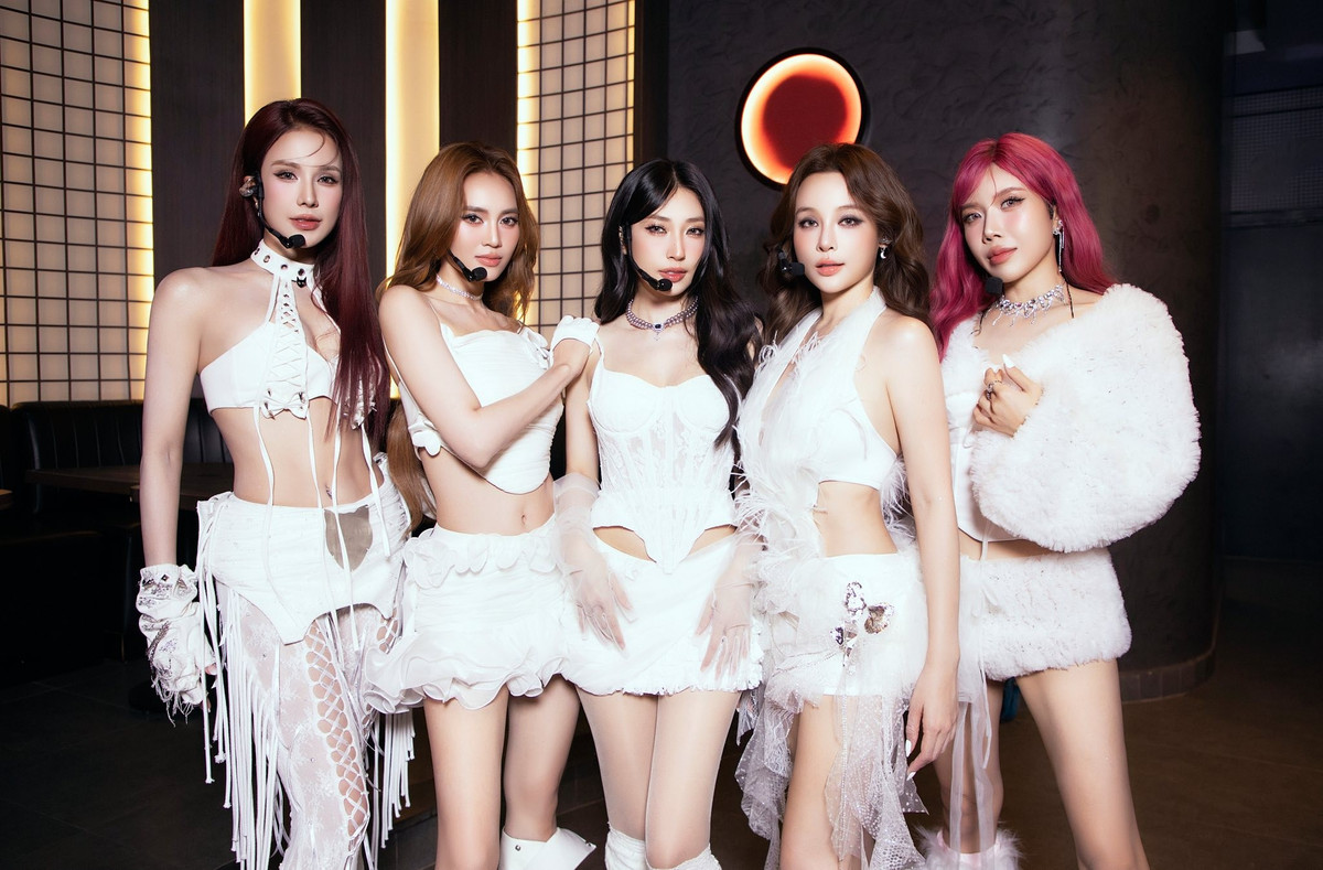 Nhóm LUNAS lên đồ cực cháy trong một đêm diễn. Ảnh: FB Diệp Lâm Anh