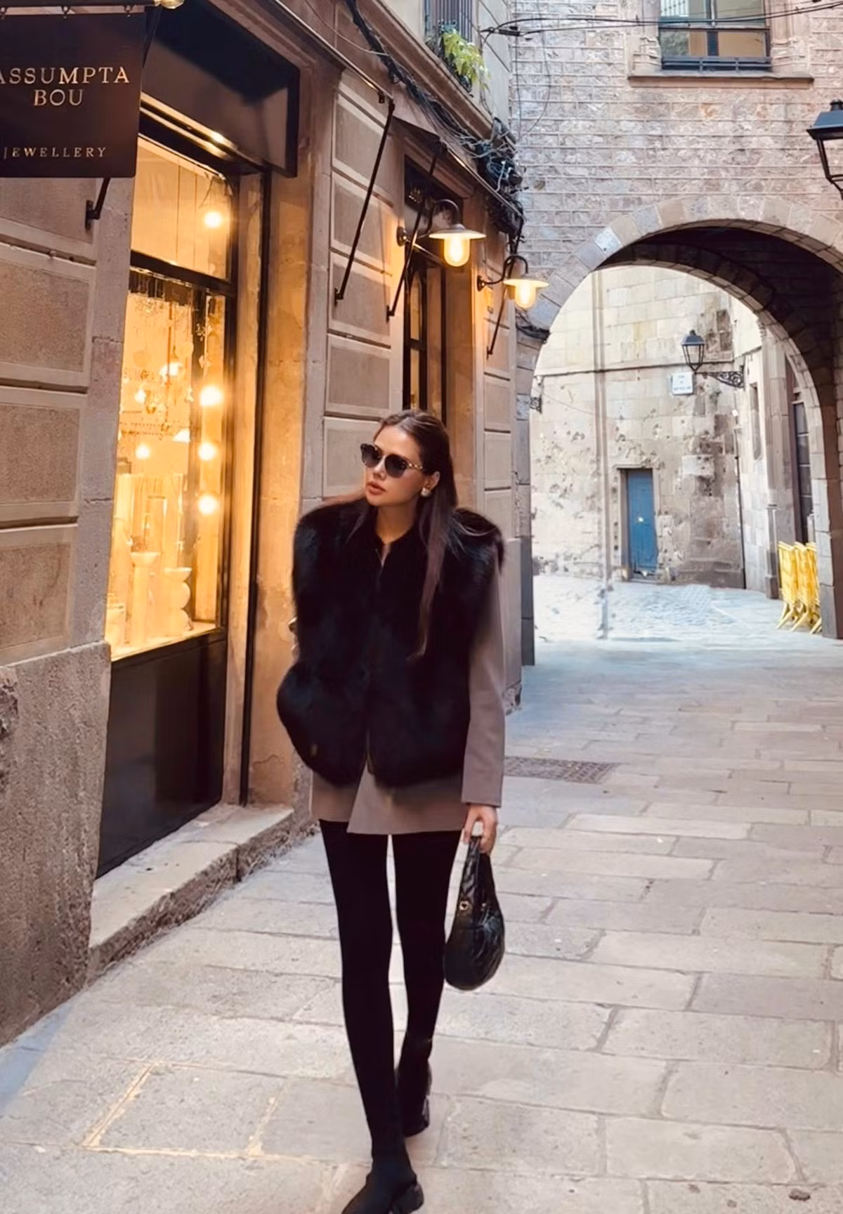 Không còn là hình ảnh một cô gái trẻ trung, năng động như trước, Phanh Lee giờ đây chuộng những thiết kế tinh tế, thanh lịch mang hơi hướng quý phái. Ảnh: FB Phương Anh Lê