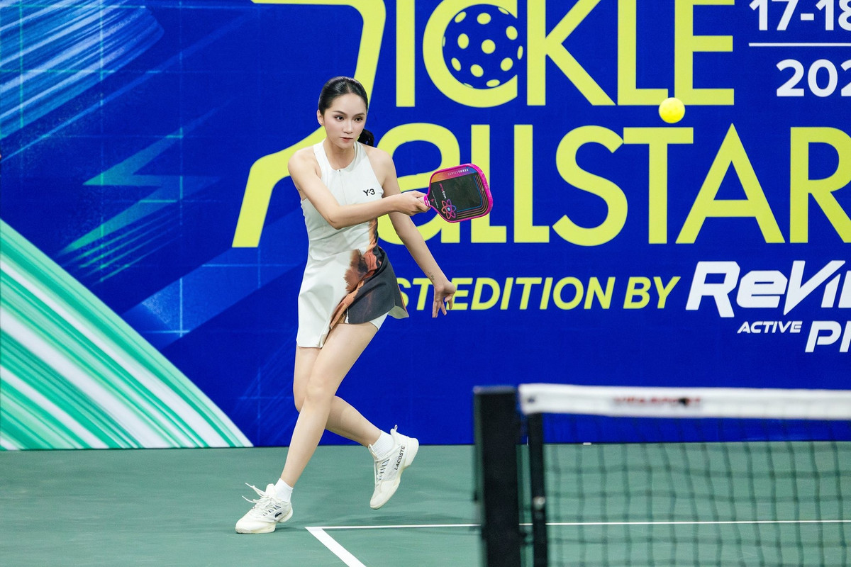 Hoa hậu Hương Giang khoe dáng mảnh mai trên sân pickleball. Ảnh: FB Nguyễn Hương Giang