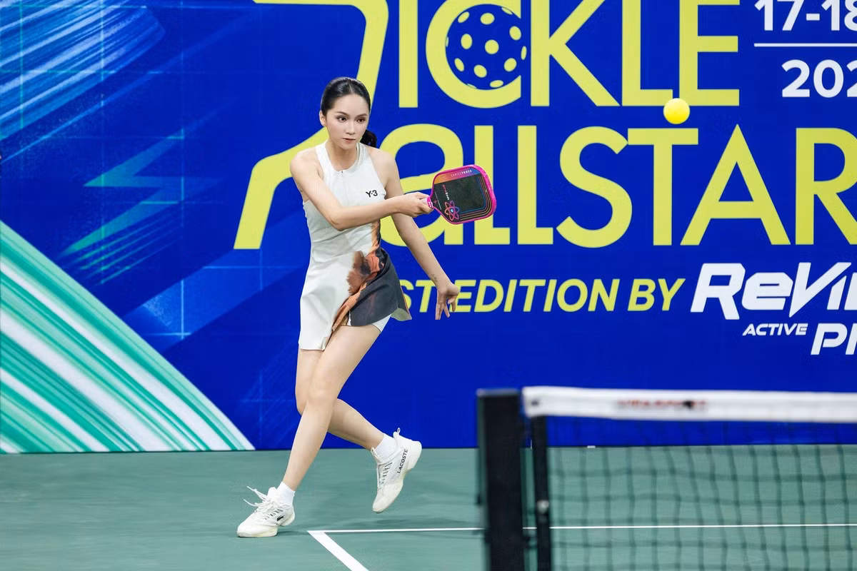Hoa hậu Hương Giang khoe dáng mảnh mai trên sân pickleball. Ảnh: FB Nguyễn Hương Giang