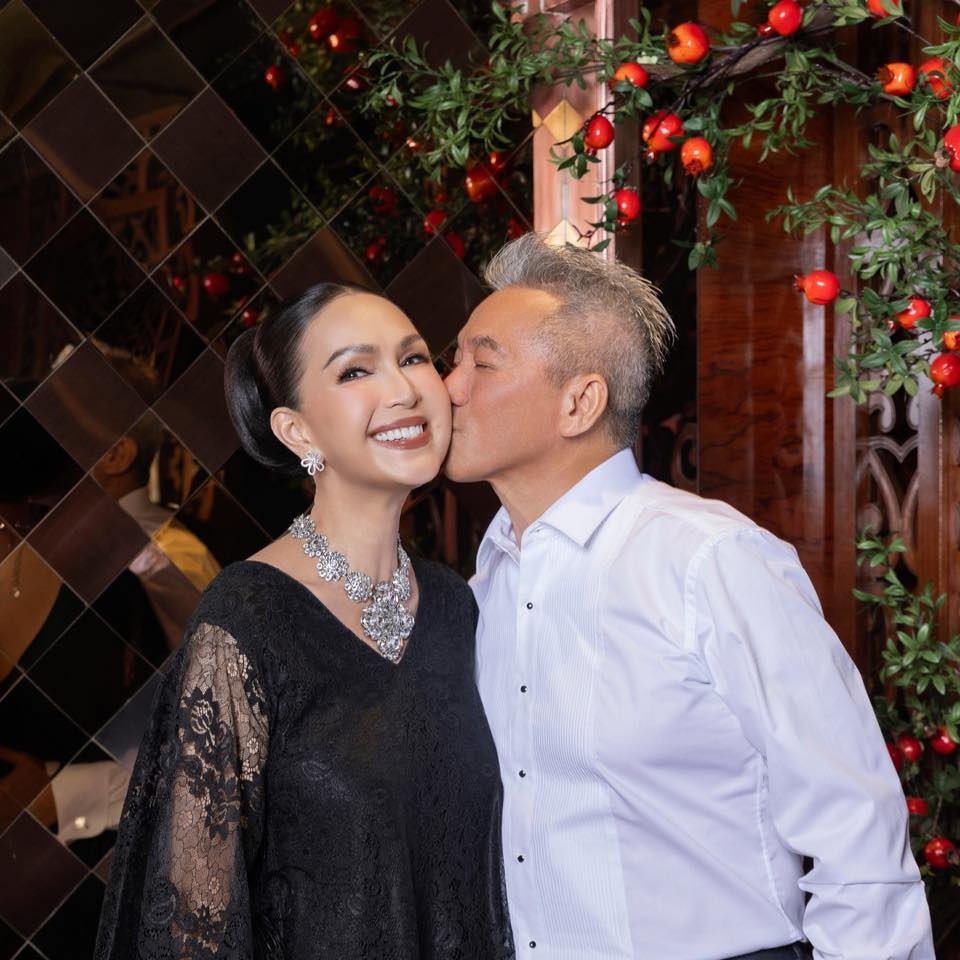 Diễm My được ông xã yêu thương, chiều chuộng.