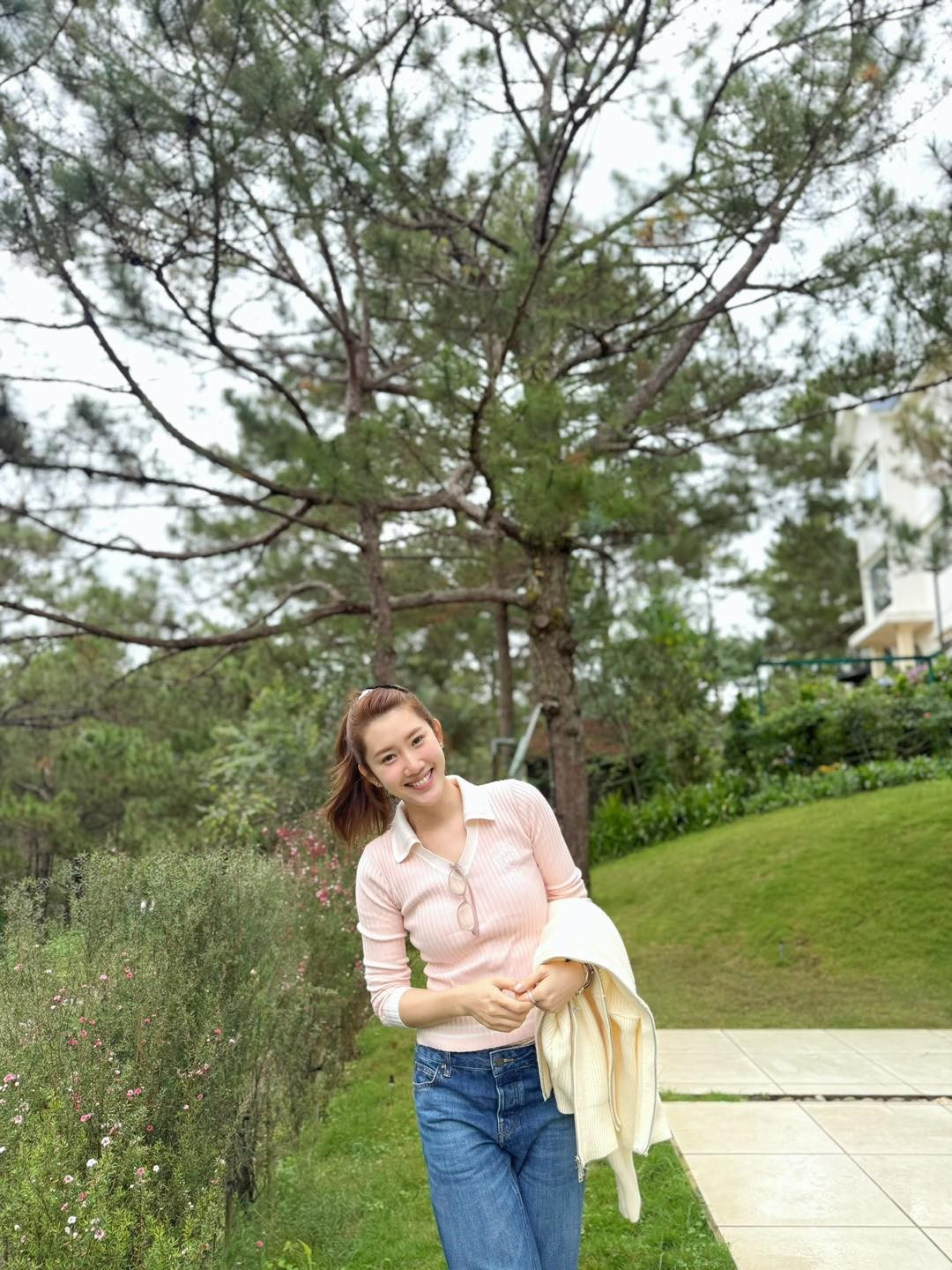 Tin tức sao Việt 2/12: Diễn viên Thuý Ngân đăng ảnh một mình du lịch Đà Lạt sau công khai tin đã chia tay Võ Cảnh nửa năm. Ảnh: FB Lê Huỳnh Thuý Ngân