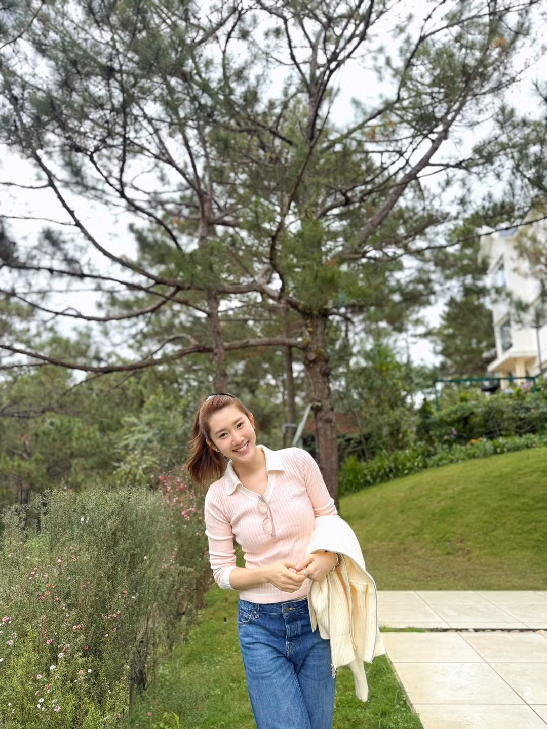 Tin tức sao Việt 2/12: Diễn viên Thuý Ngân đăng ảnh một mình du lịch Đà Lạt sau công khai tin đã chia tay Võ Cảnh nửa năm. Ảnh: FB Lê Huỳnh Thuý Ngân