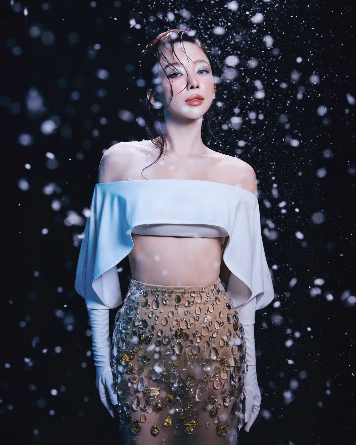 Sự kỷ luật trong lối sống, tinh thần tích cực và gu thời trang ngày càng thăng hạng giúp cô luôn xuất hiện với hình ảnh cuốn hút, tràn đầy năng lượng.