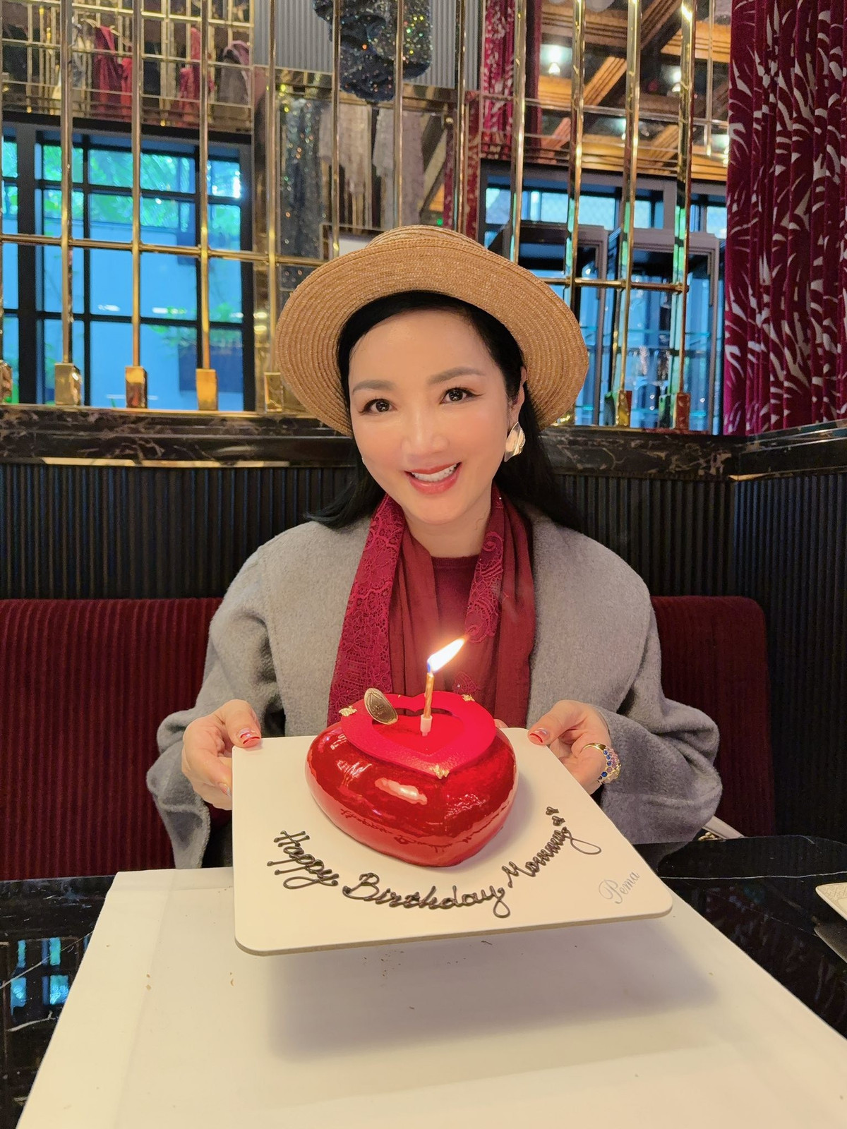 Hoa hậu Giáng My ra Hà Nội đón sinh nhật giản dị bên con gái và người thân. Ảnh: FB Giang My Nguyen