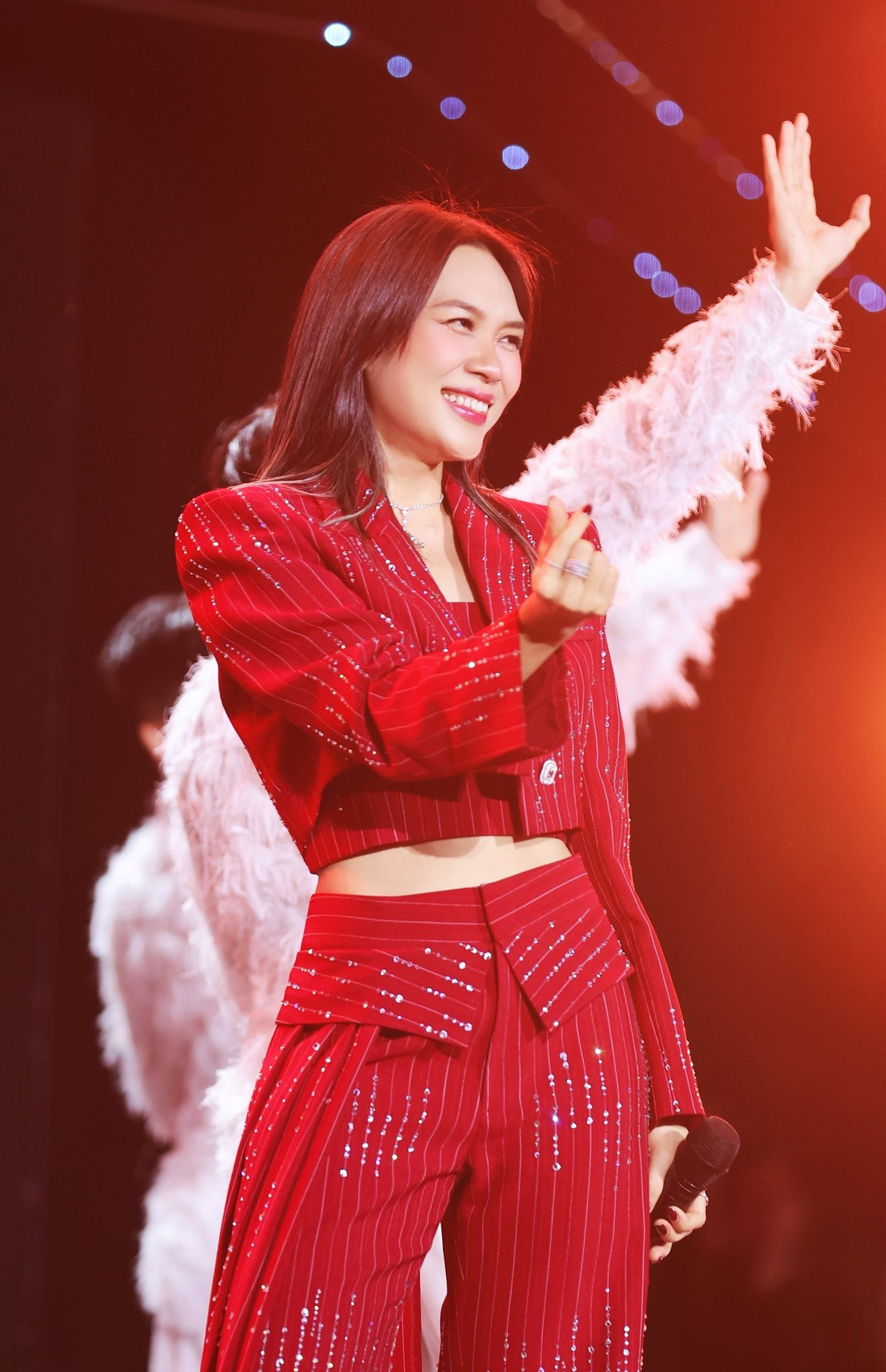 Mỗi lần xuất hiện trước công chúng hay chia sẻ khoảnh khắc đời thường trên mạng xã hội, cô đều dễ dàng thu hút sự chú ý của đông đảo khán giả.