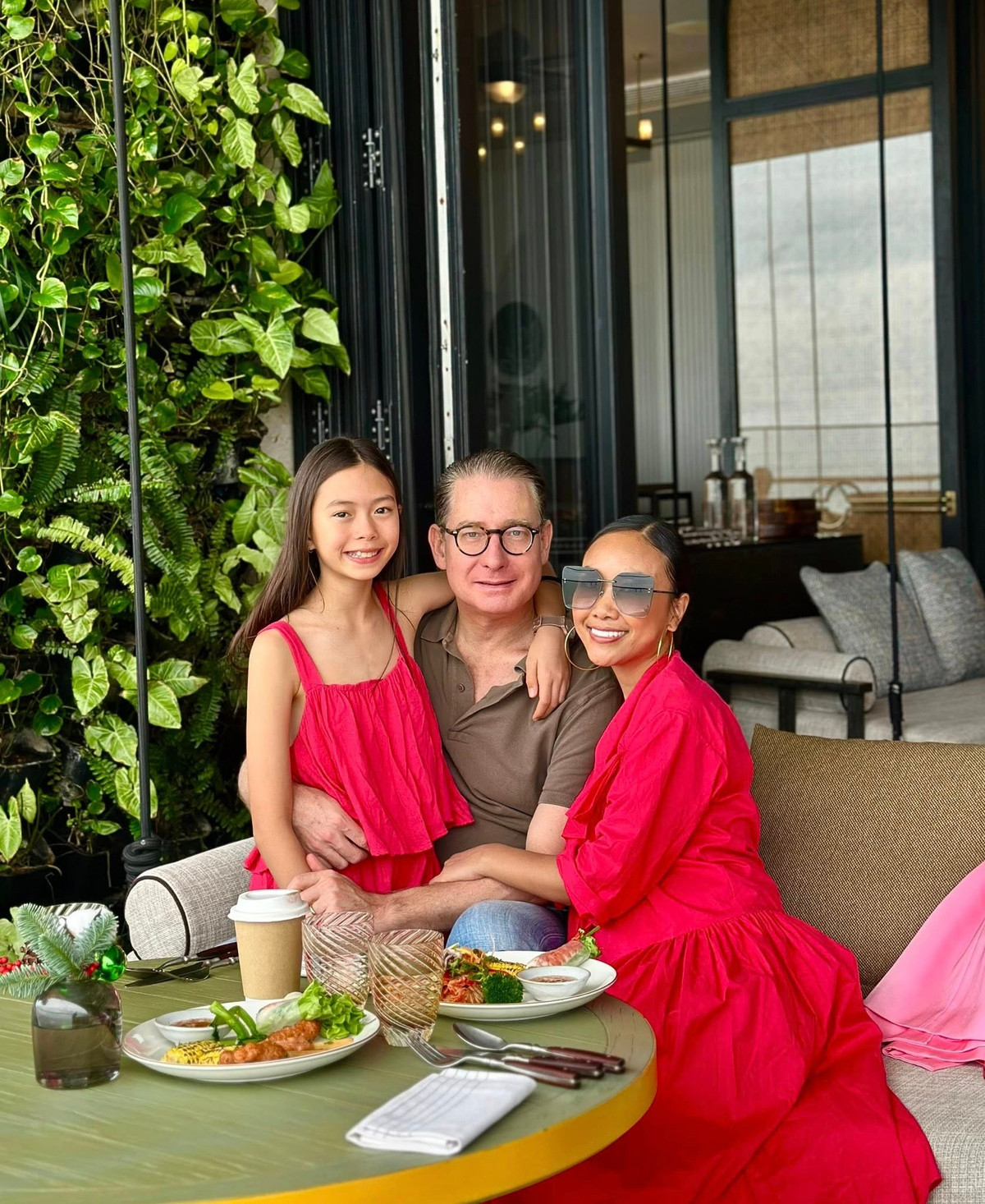 Gia đình ca sĩ Đoan Trang nghỉ dưỡng ở Hội An. Ảnh: FB Doan Trang