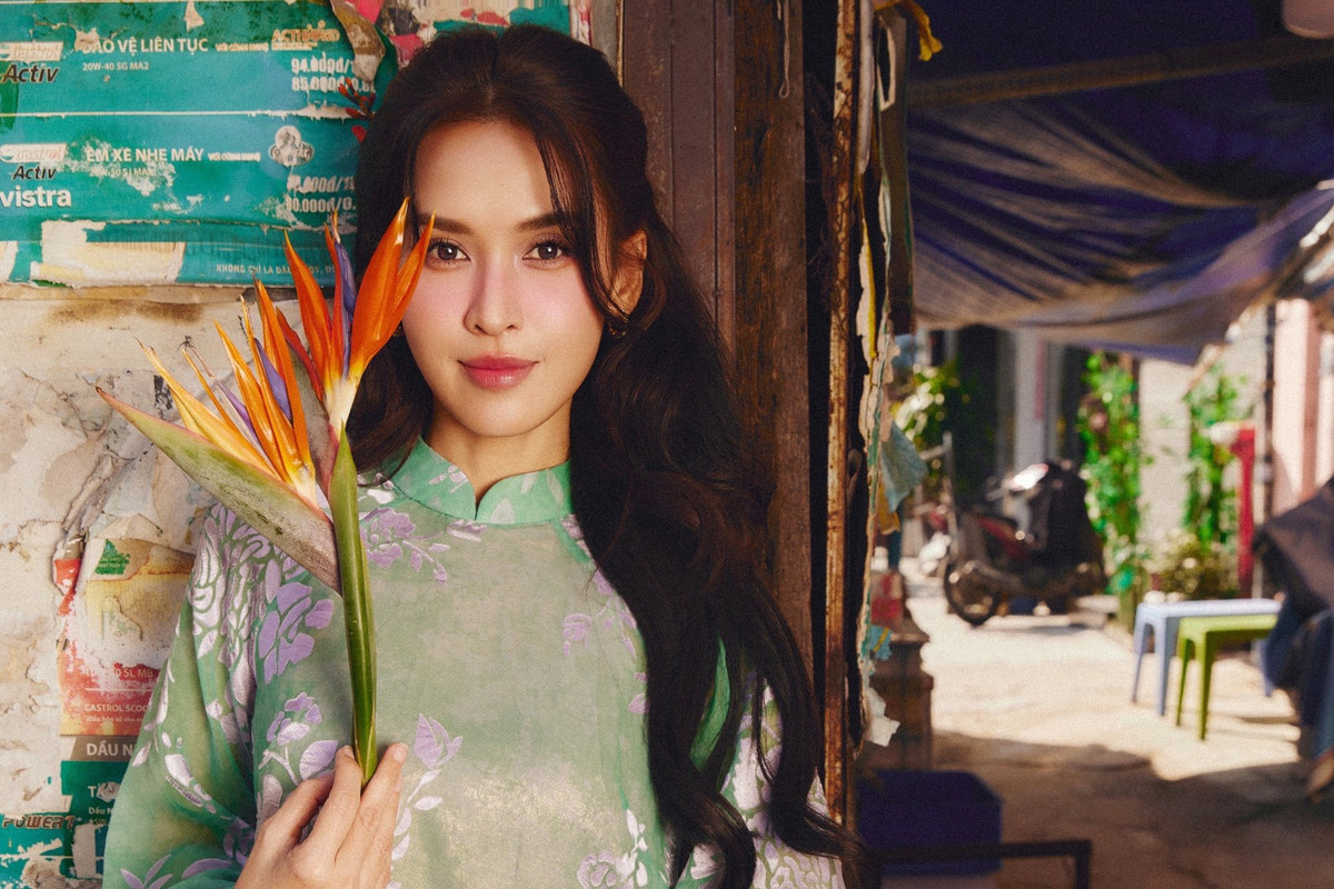 Ở tuổi U40, Tú Vi được nhận xét ngày càng mặn mà, cuốn hút theo cách rất riêng.