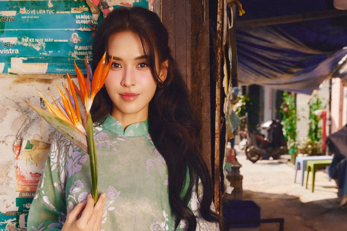 Ở tuổi U40, Tú Vi được nhận xét ngày càng mặn mà, cuốn hút theo cách rất riêng.