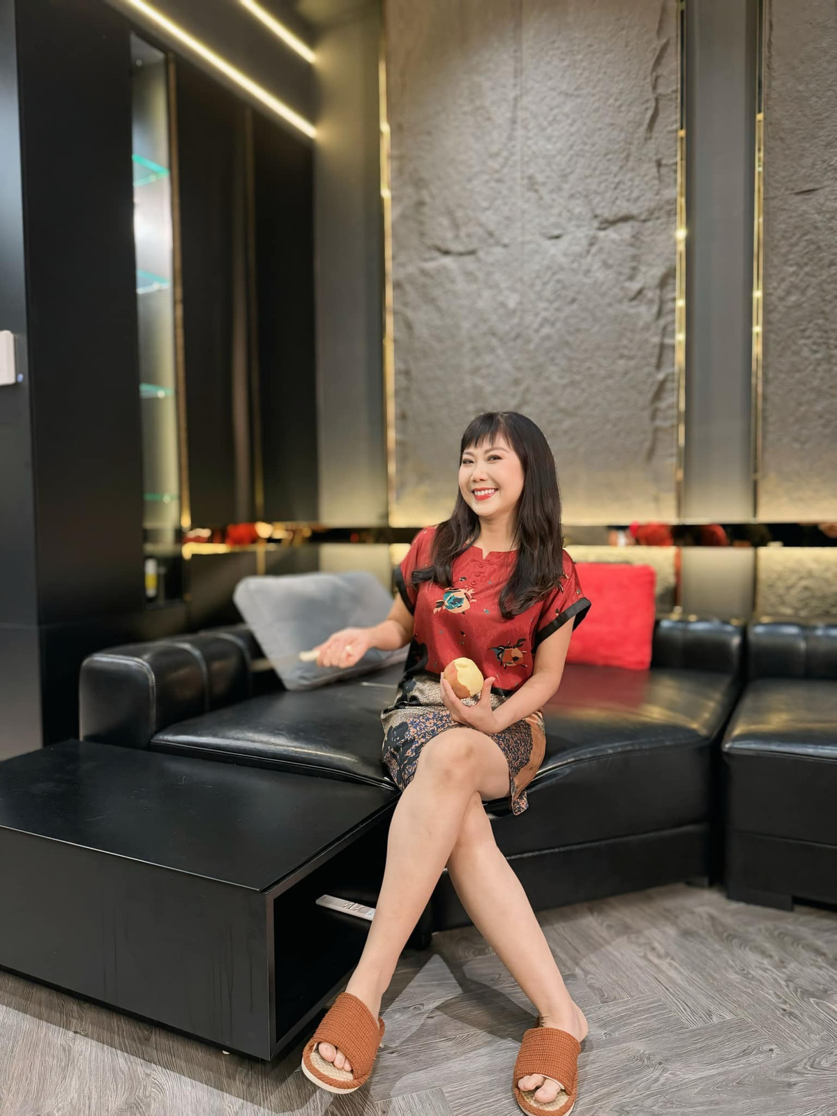 Diễn viên Hương Tươi đi quay. Ảnh: FB Trần Thu Hương