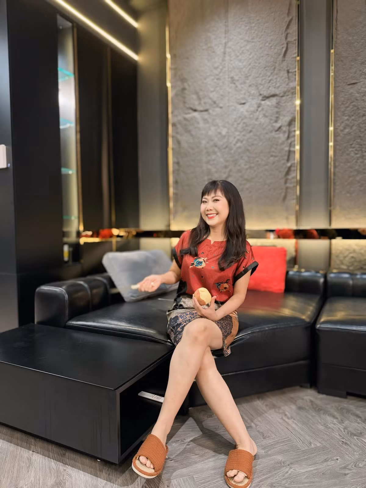 Diễn viên Hương Tươi đi quay. Ảnh: FB Trần Thu Hương