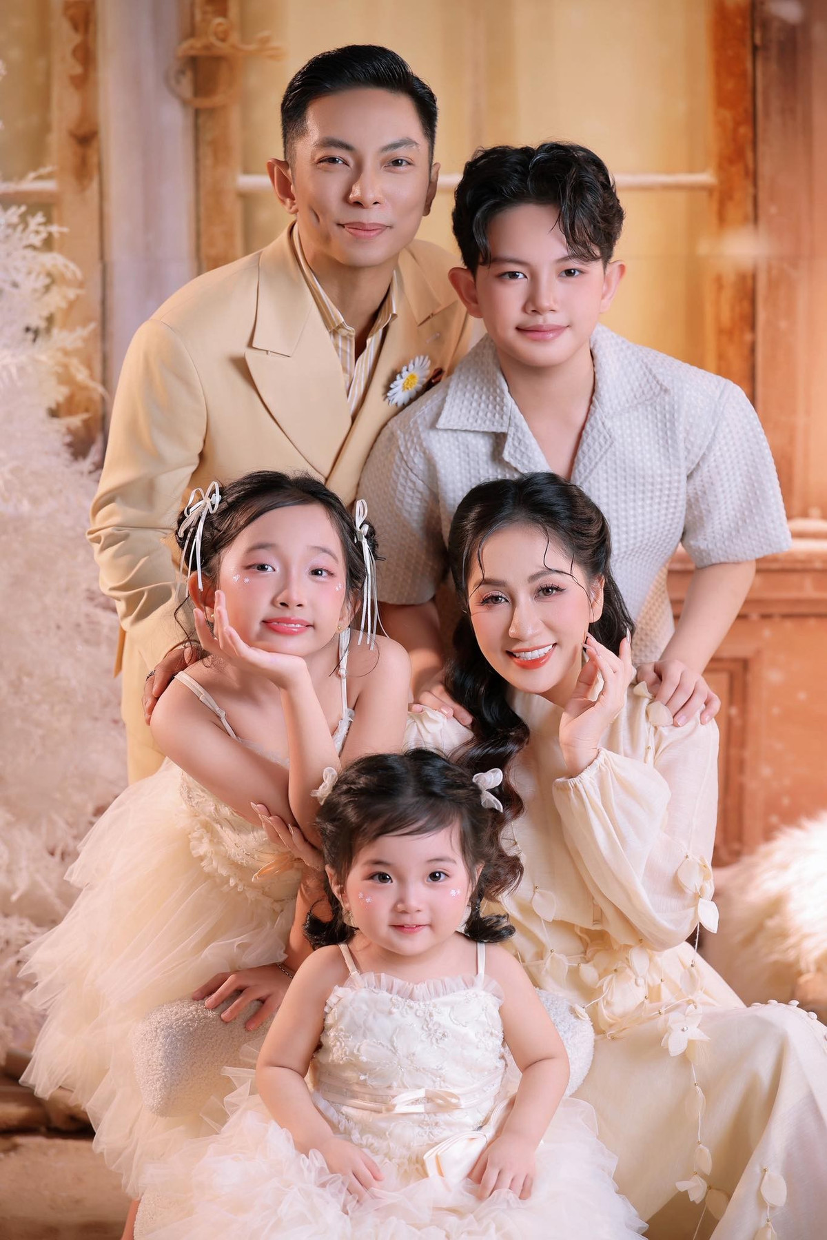 Mỗi lần xuất hiện trên trang cá nhân của Khánh Thi và Phan Hiển cô bé đều nhận được lượng tương tác lớn.