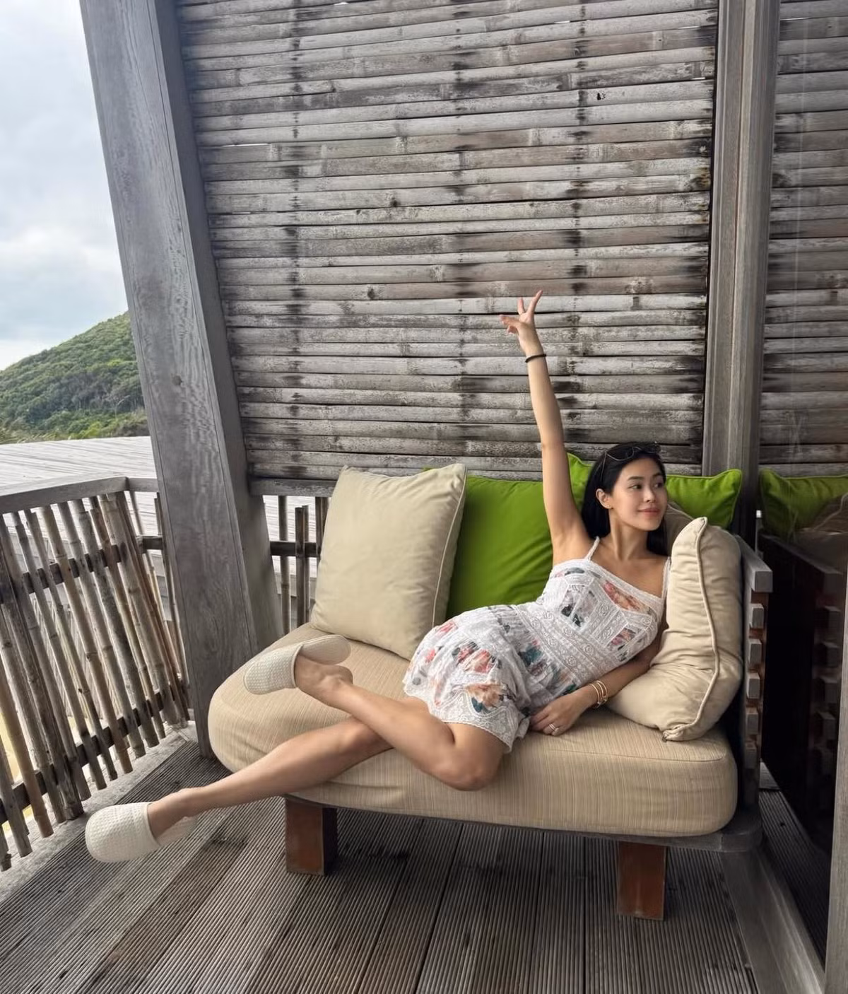 Cô theo đuổi chế độ tập luyện đều đặn và chăm sóc da nghiêm ngặt, nhờ đó luôn xuất hiện với hình ảnh chỉn chu, tràn đầy năng lượng. Mỗi bức ảnh chia sẻ đều toát lên sự tự tin, hiện đại và đẳng cấp của một quý cô thành đạt.