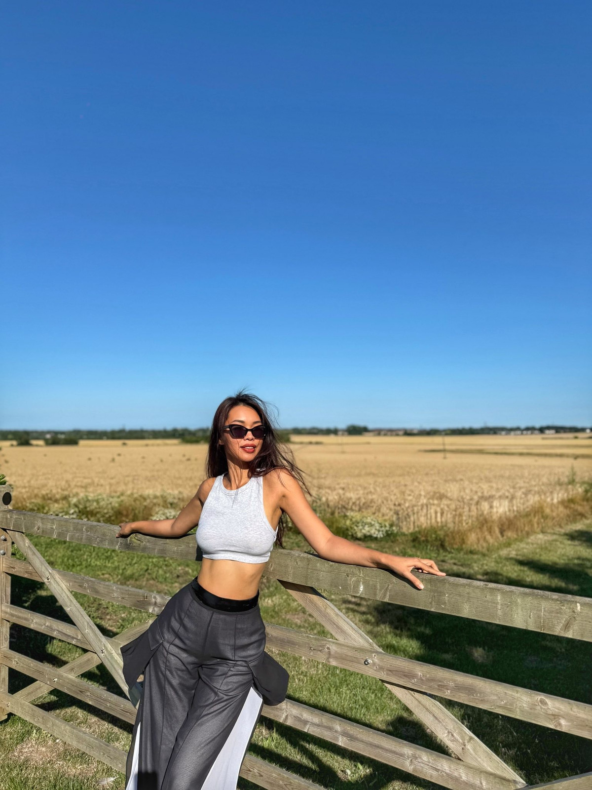 Siêu mẫu Hà Anh tận hưởng không khí ở trời Tây. Ảnh: FB Ha Anh Vu