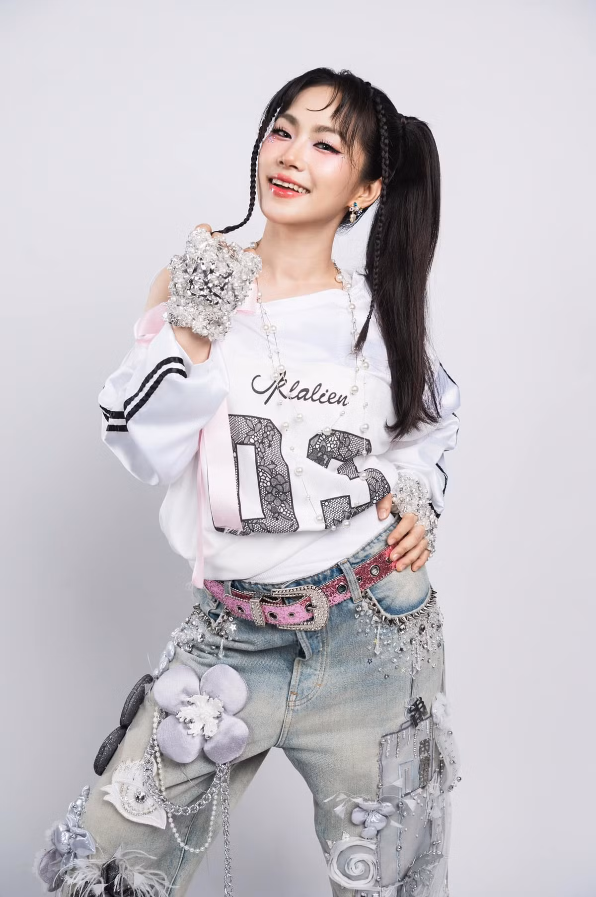 Có thể nói, "búp bê" ngày nào giờ đây càng thêm phần mặn mà, quyến rũ nhưng vẫn giữ được nét ngây thơ, đáng yêu vốn có.