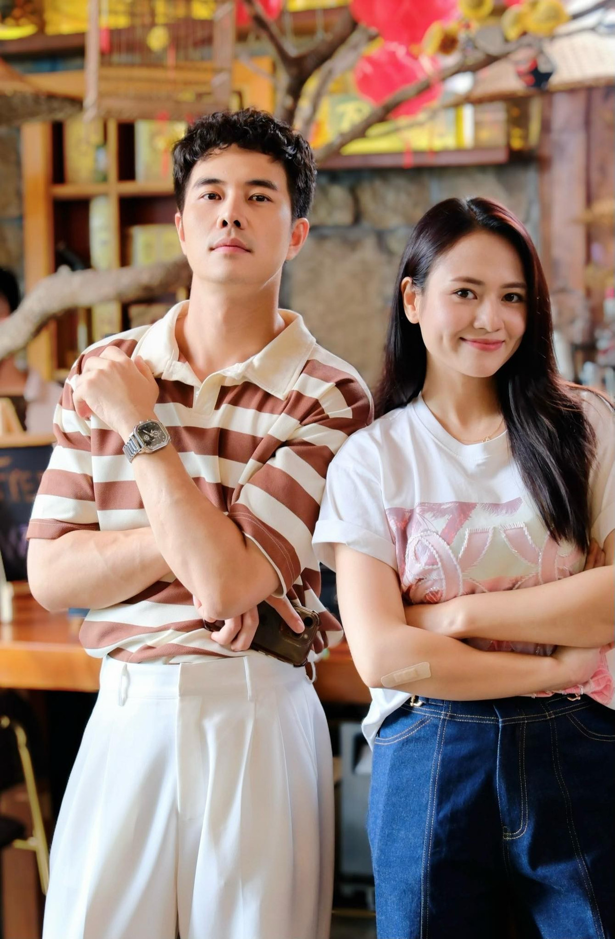 Từ những phân đoạn “bị ép hẹn” đến cảnh “gặp lại đầy khó xử”, Đức Hiếu đều thể hiện mượt mà, khiến người xem không khỏi bật cười vì duyên dáng nhưng vẫn đồng cảm với nét ngượng ngùng rất đời.