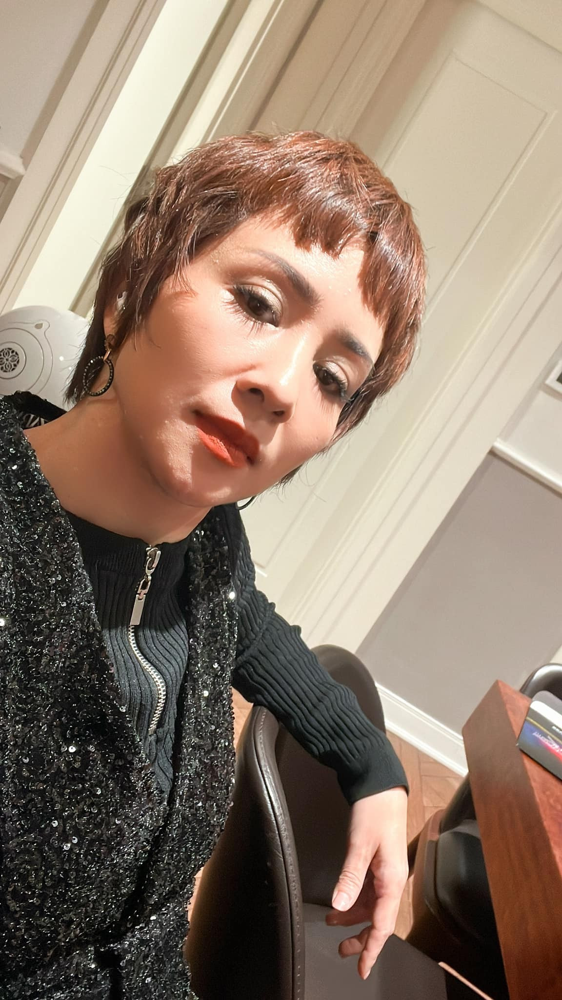 Đặc biệt, vóc dáng cân đối cùng những đường cong tự nhiên của cựu vận động viên càng khiến người hâm mộ ngưỡng mộ.