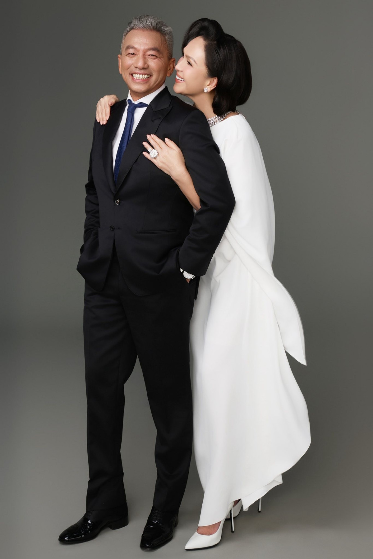 “Nữ hoàng ảnh lịch” Diễm My vừa kỷ niệm 32 năm ngày cưới cùng ông xã – doanh nhân Hà Tôn Đức.