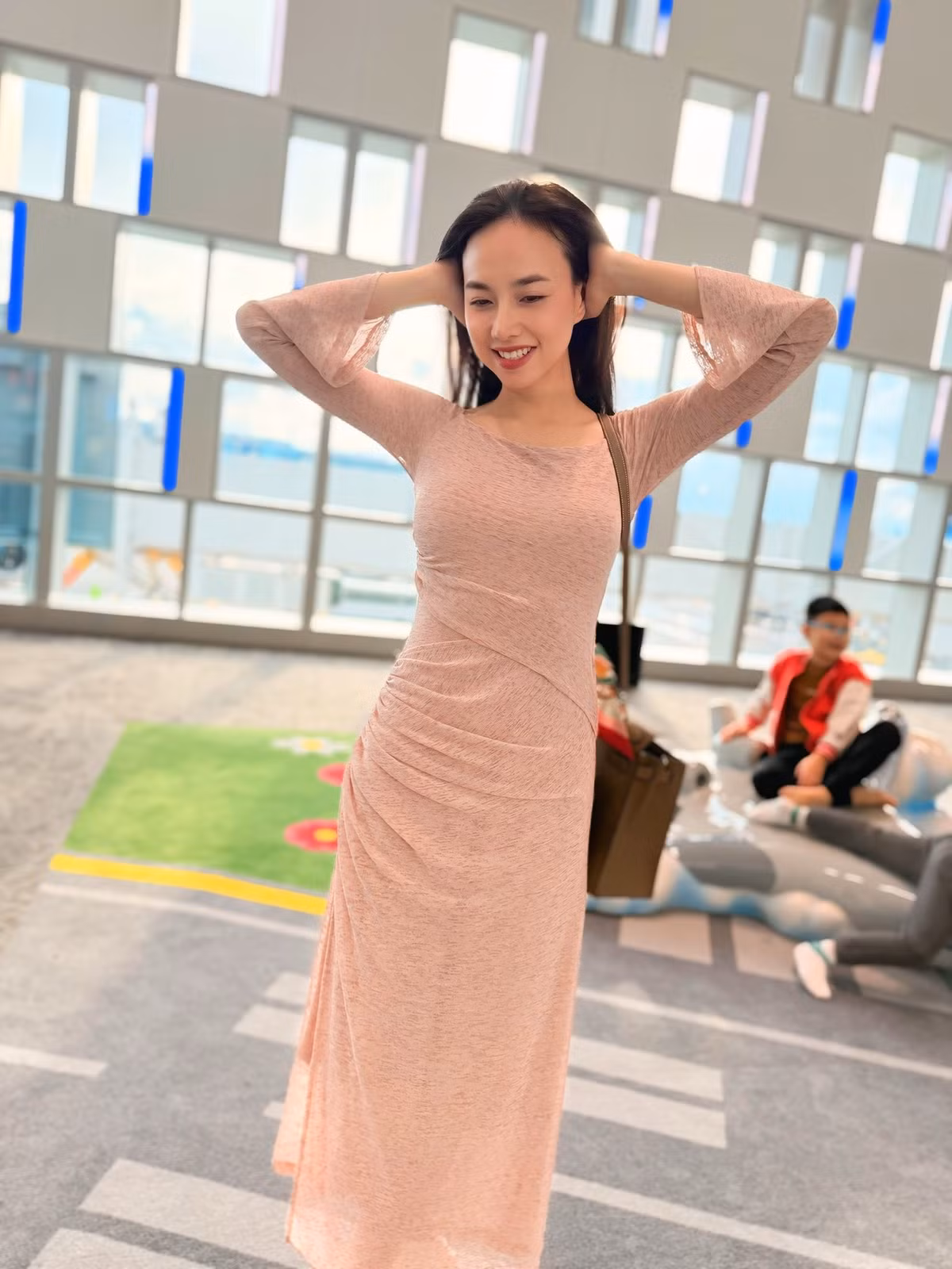 Bí quyết của cô là duy trì lối sống lành mạnh, ăn uống khoa học và giữ tinh thần lạc quan. Ảnh: FB Dinh Ngoc Diep