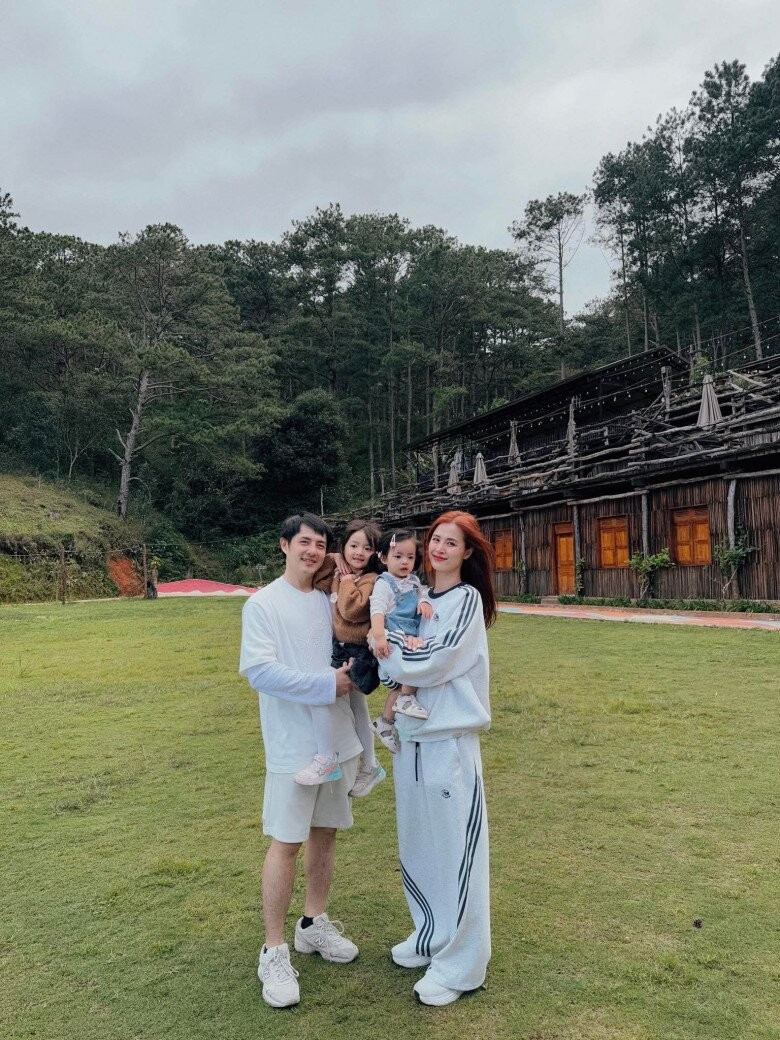 Vợ chồng nữ ca sĩ cùng hai con gái lựa chọn một khu nghỉ dưỡng sang trọng, đầy đủ tiện nghi để thư giãn, nghỉ ngơi sau quãng thời gian bận rộn với công việc.