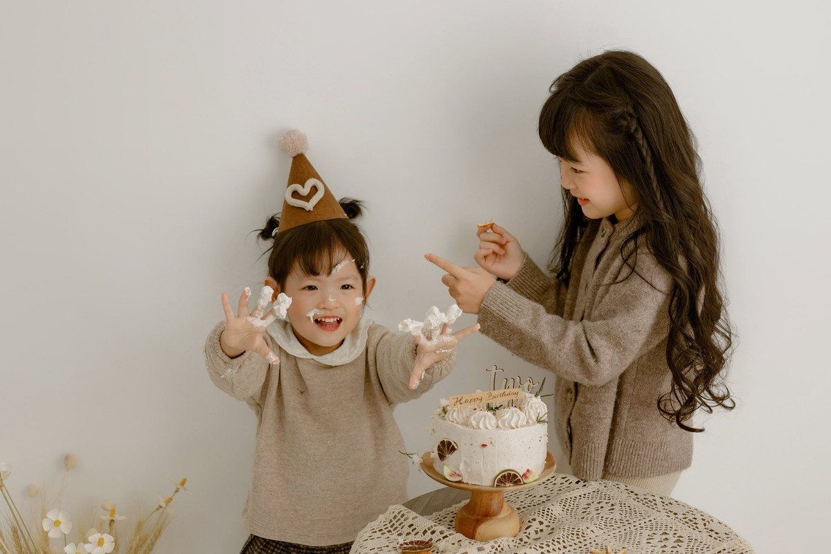 Trương Mỹ Nhân khoe khoảnh khắc đáng yêu của hai con gái. Ảnh: FB Trương Mỹ Nhân