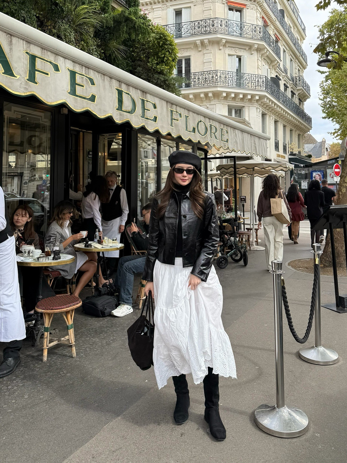 Thiều Bảo Trang thả dáng ở Pháp. Ảnh: FB Thiều Bảo Trang